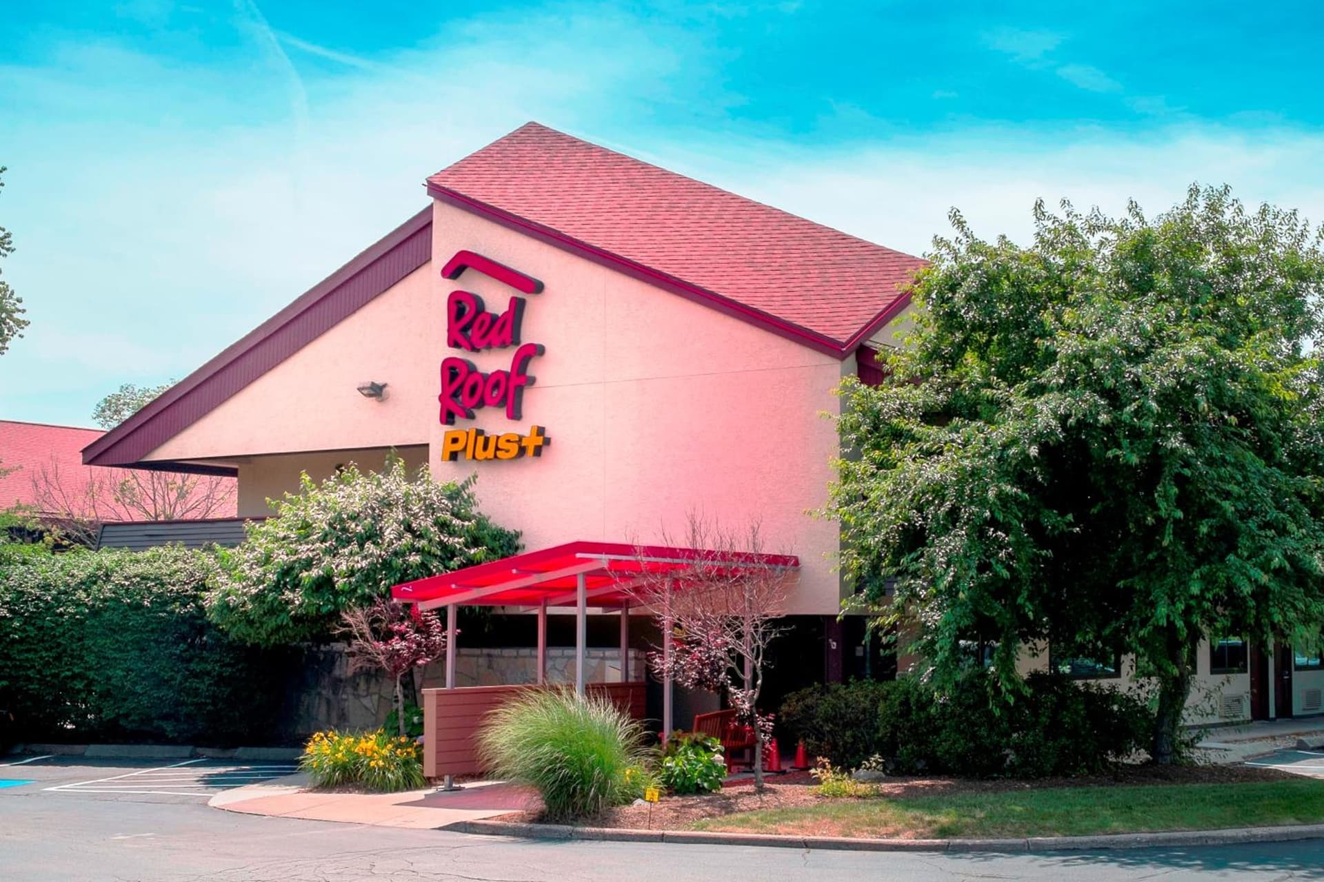 Red Roof Inn PLUS+ West Springfield interior in Springfield, MA — gallery photo 2