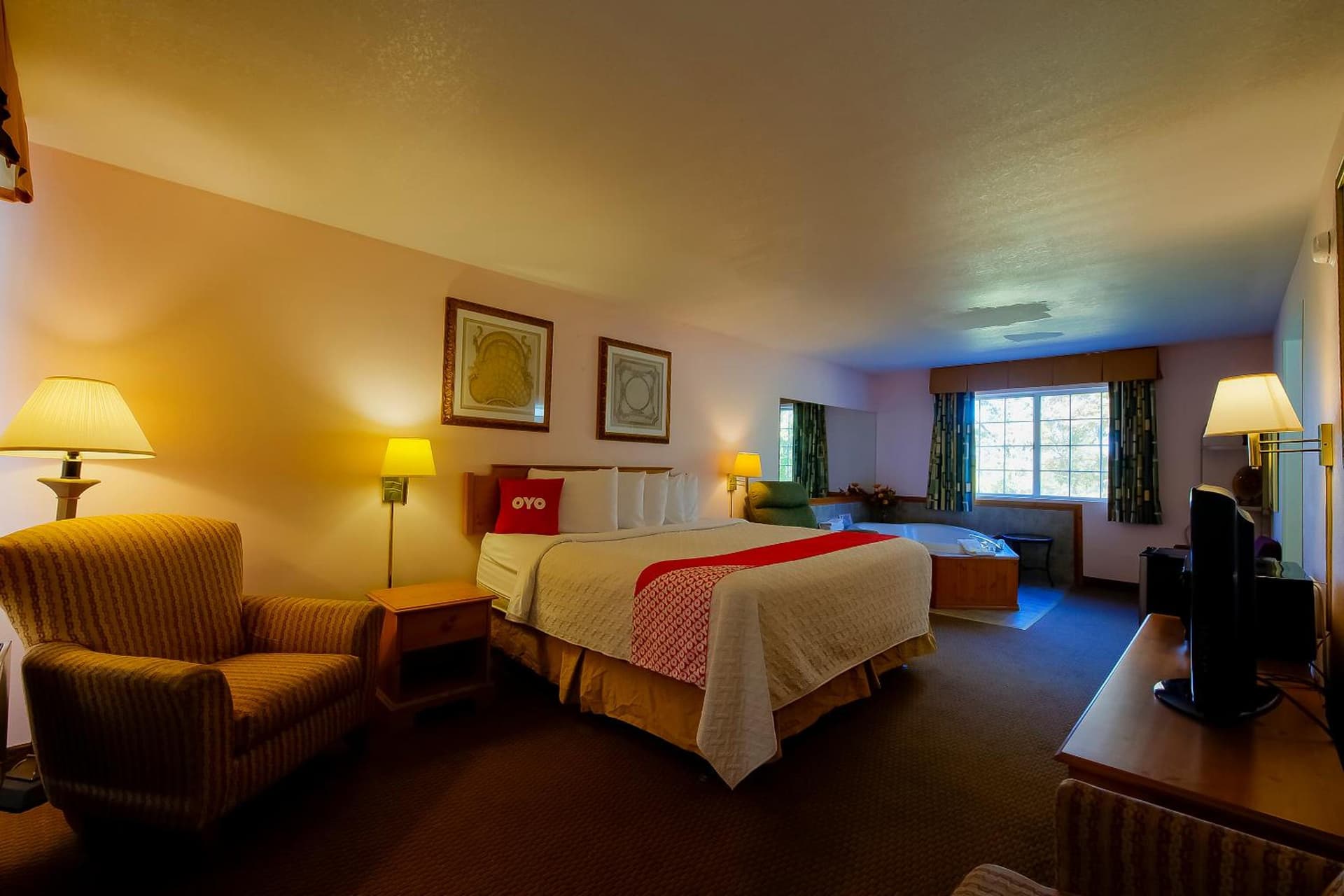 Hotel O Eureka Springs - Christ of Ozark Area property views in Eureka Springs, AR — gallery photo 3