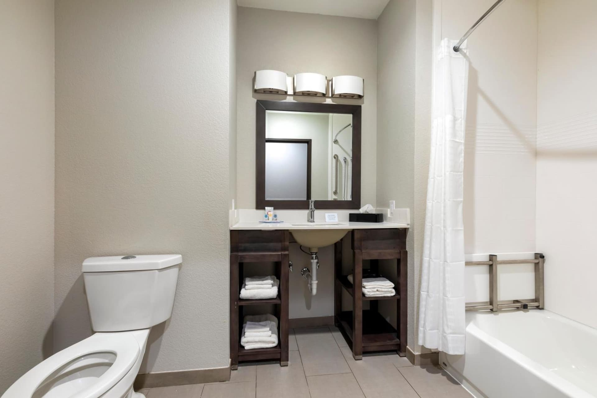 Comfort Inn & Suites Balch Springs - SE Dallas gallery photo in Balch Springs, TX — image 33