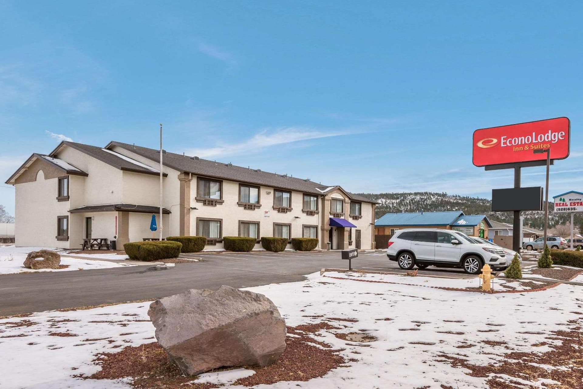 Majestic Canyon Lodge, a Dazzler Select by Wyndham interior in Williams, AZ — gallery photo 2