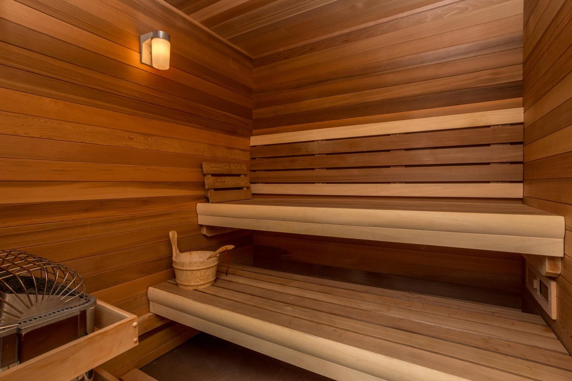 River View Lodge interior in Le Claire, IA — gallery photo 2