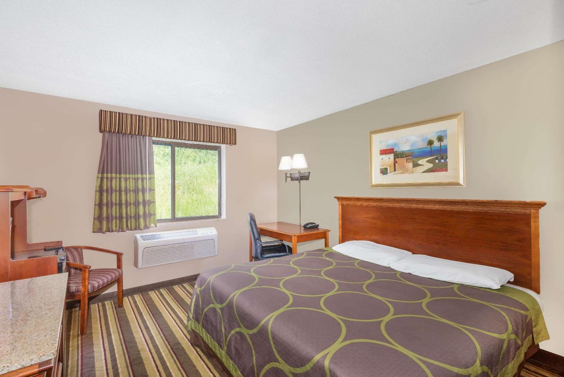 Super 8 by Wyndham Tilton/Lake Winnipesaukee gallery photo in Tilton, NH — image 14