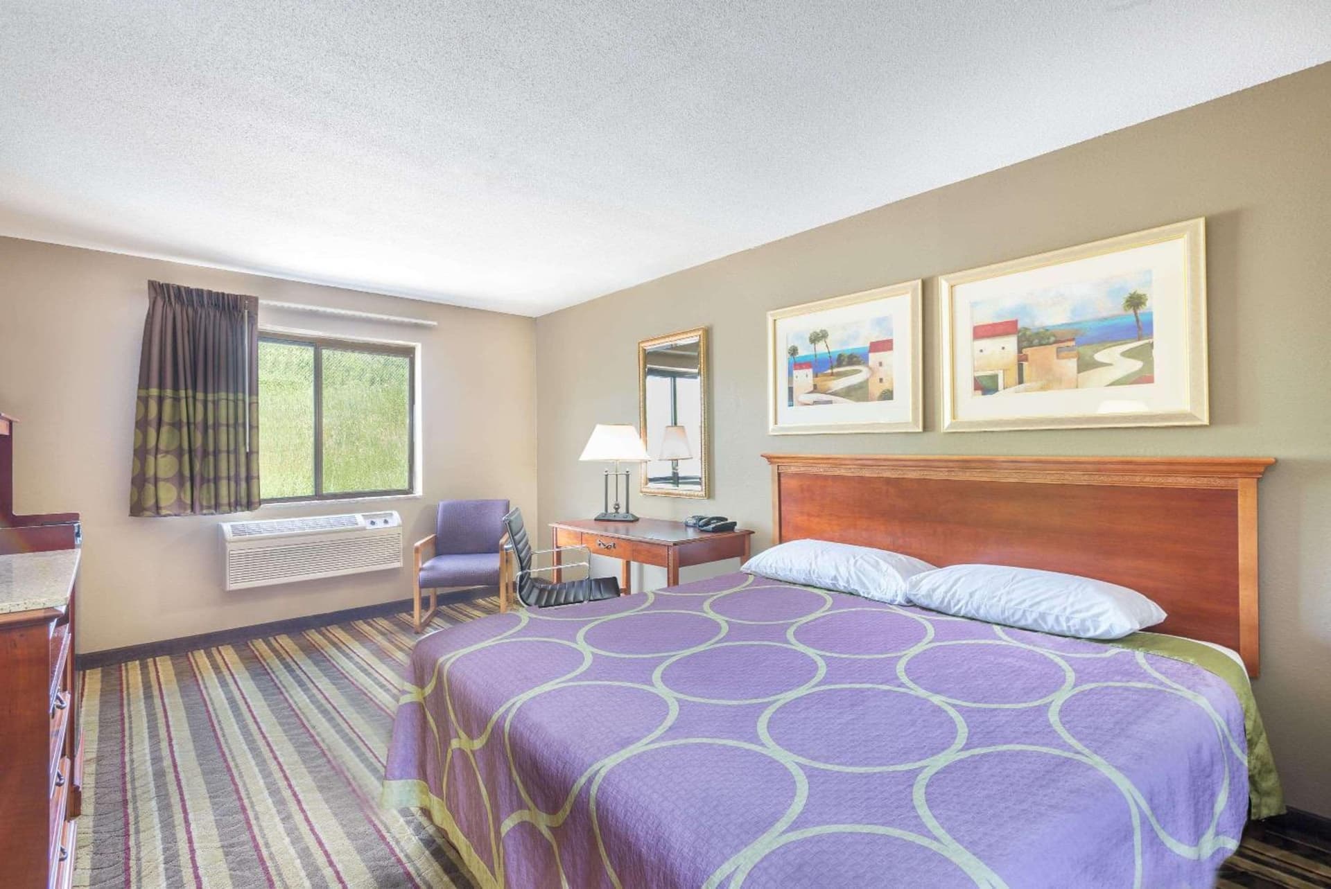 Super 8 by Wyndham Tilton/Lake Winnipesaukee gallery photo in Tilton, NH — image 24