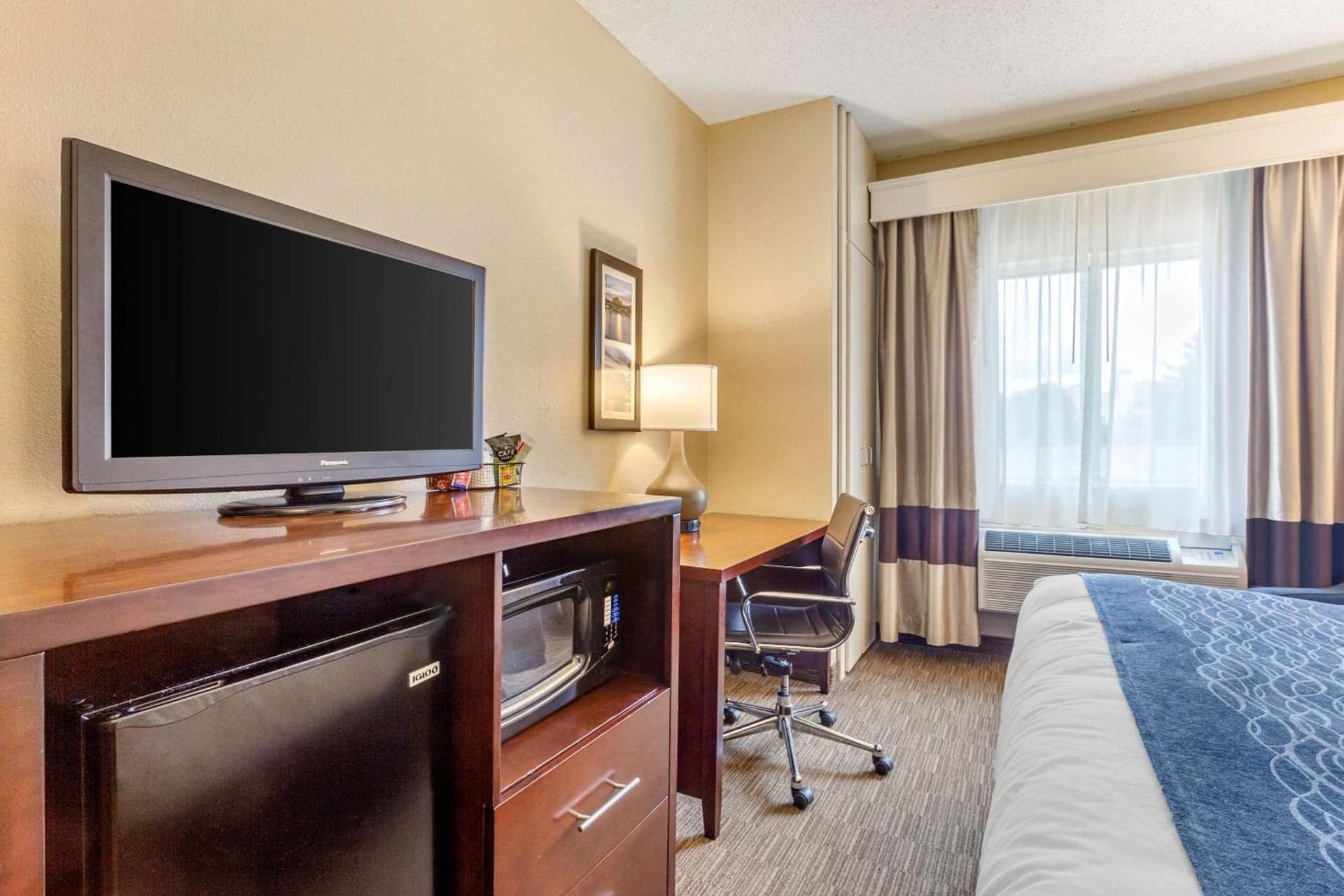 Comfort Inn Rockford near Casino District interior in Rockford, IL — gallery photo 2