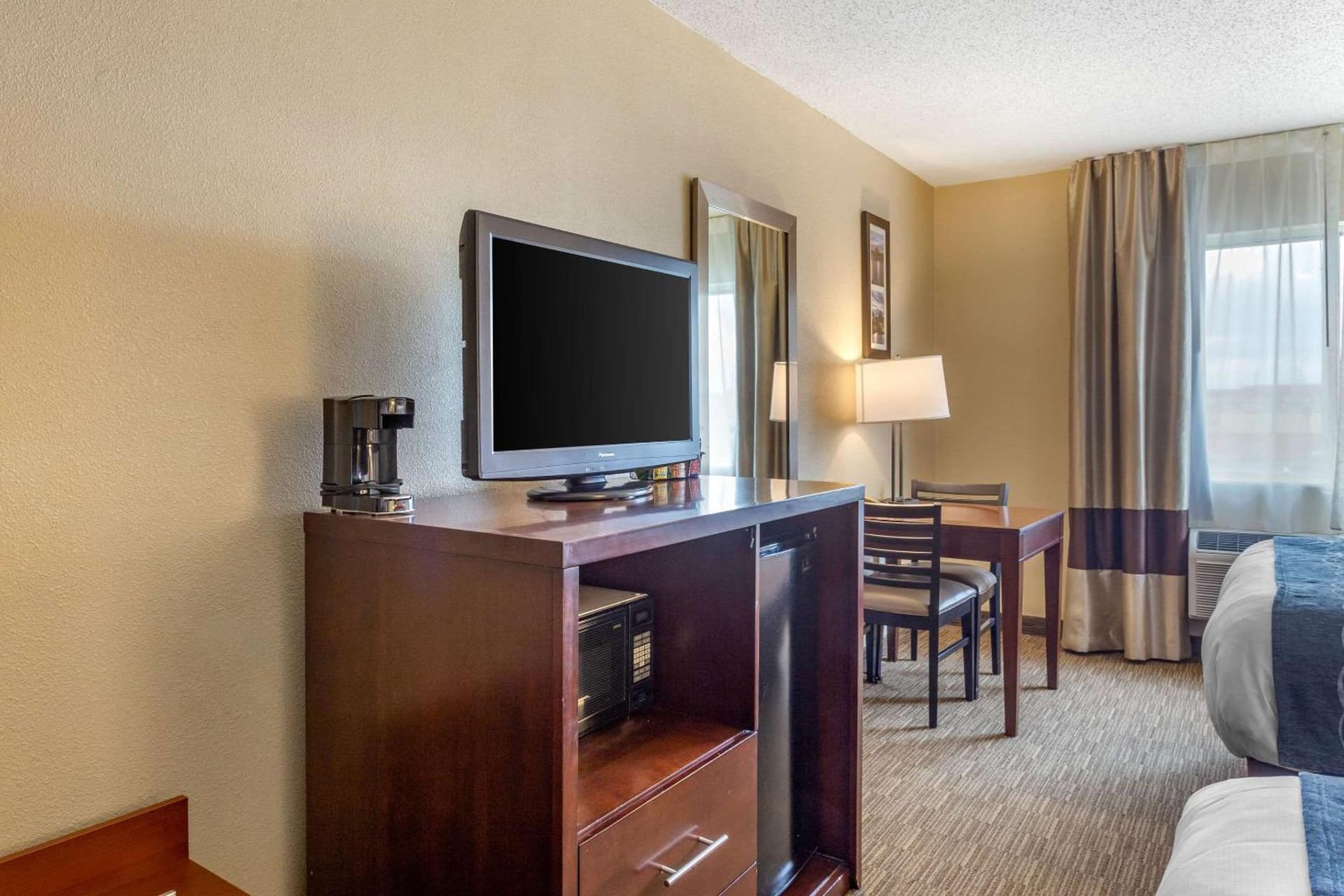 Comfort Inn Rockford near Casino District gallery photo in Rockford, IL — image 49