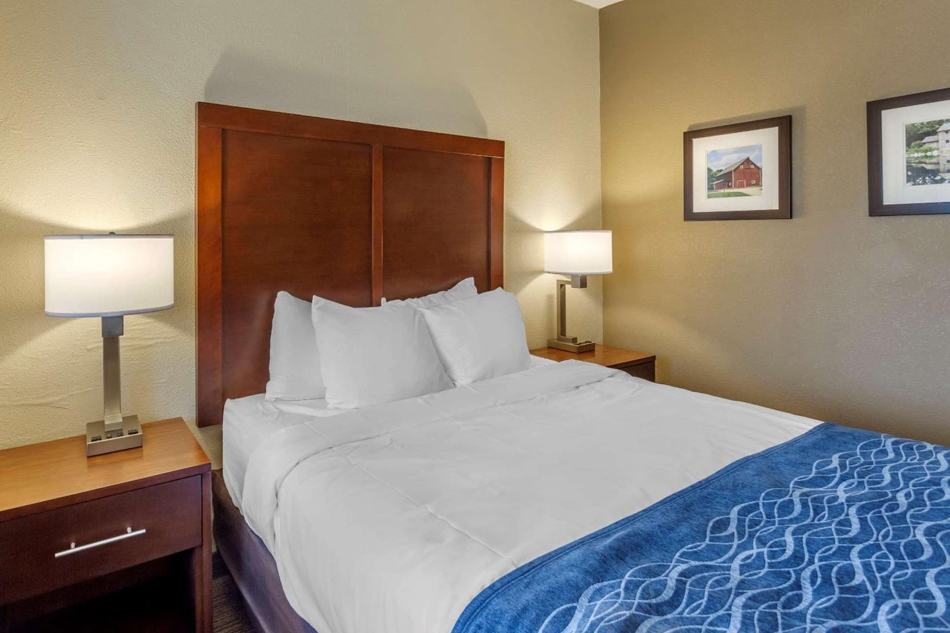Comfort Inn Rockford near Casino District gallery photo in Rockford, IL — image 43