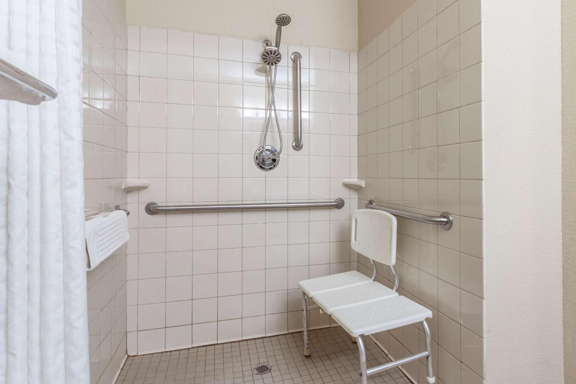 Comfort Inn Rockford near Casino District gallery photo in Rockford, IL — image 25