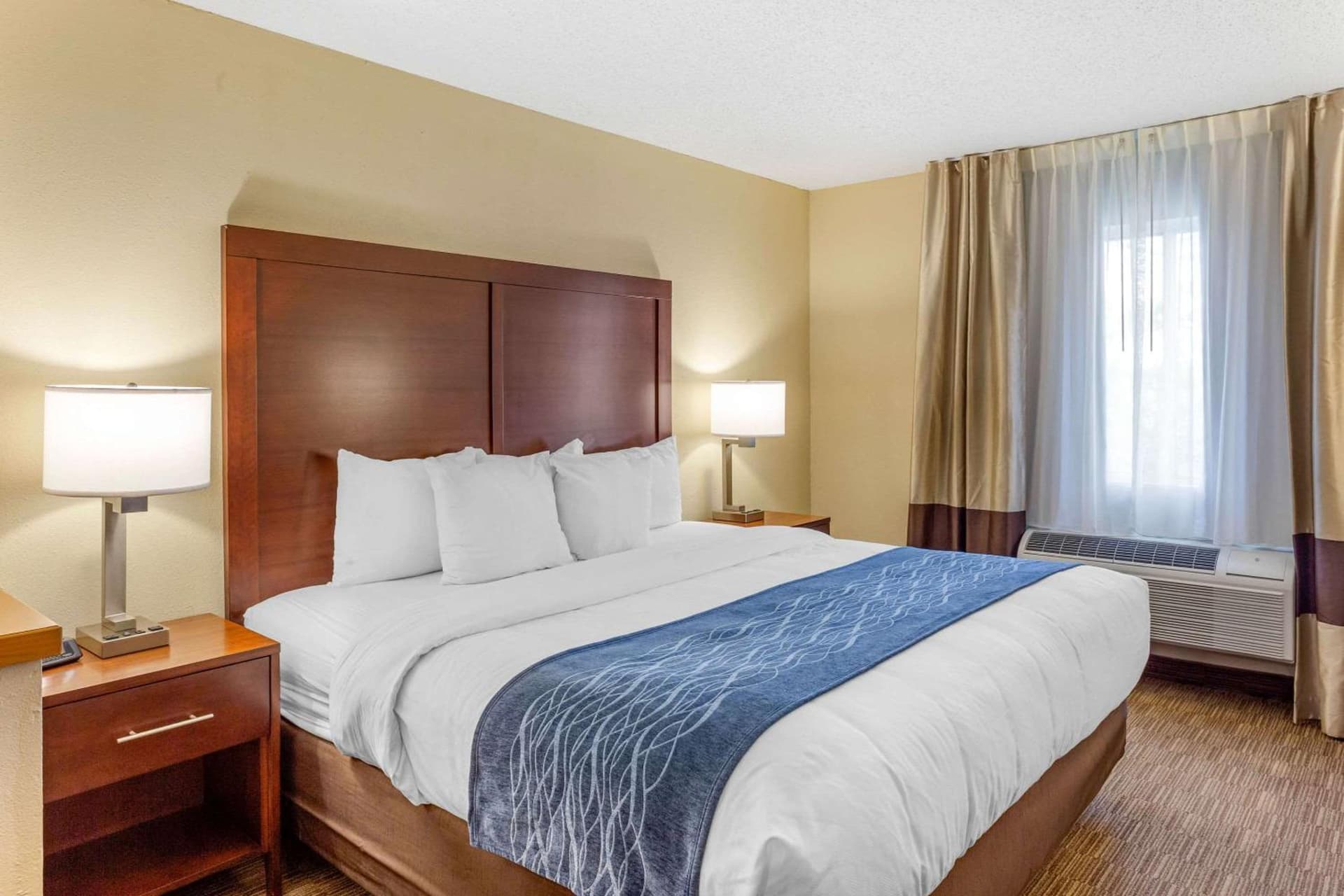 Comfort Inn Rockford near Casino District gallery photo in Rockford, IL — image 10