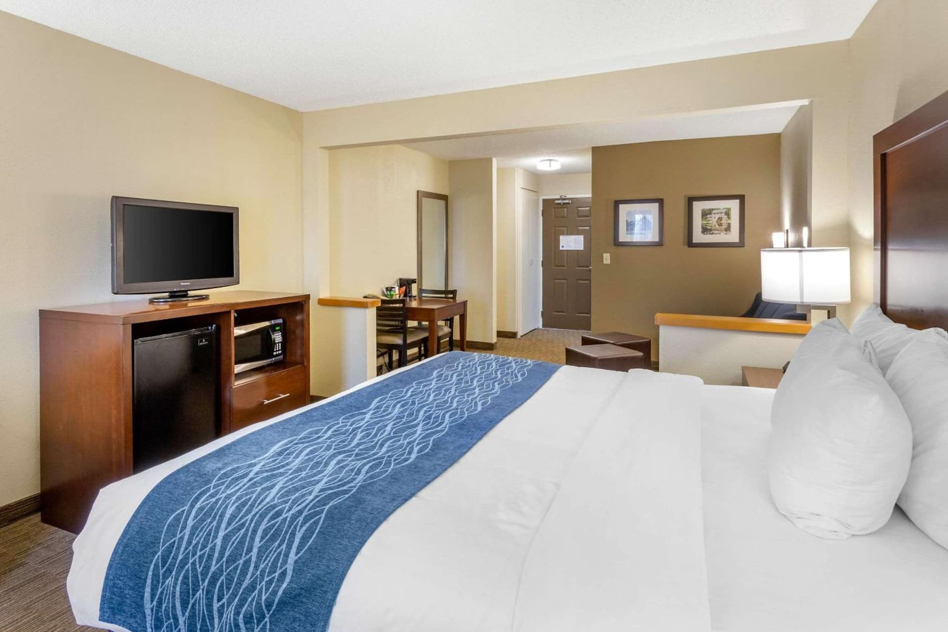 Comfort Inn Rockford near Casino District gallery photo in Rockford, IL — image 4