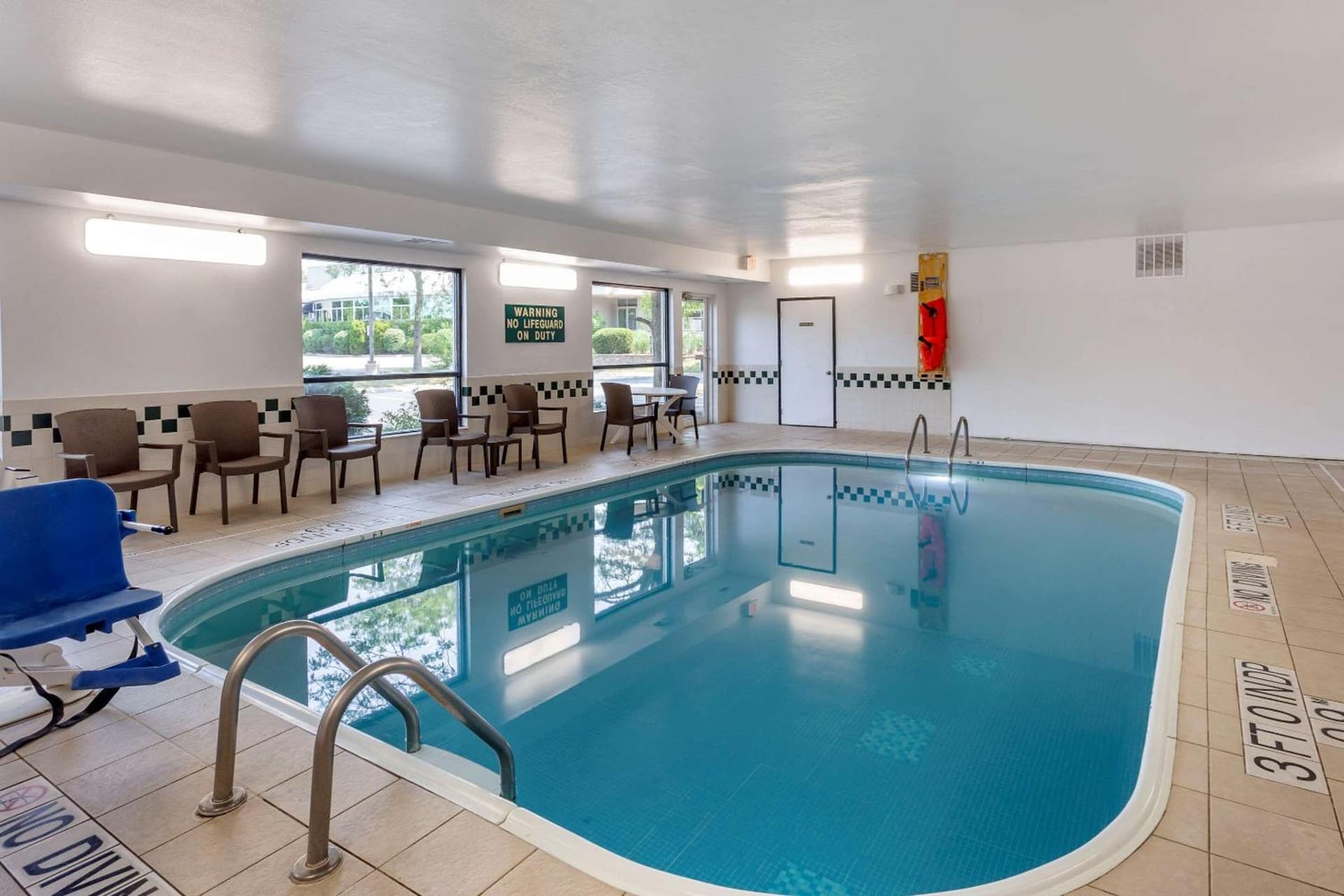 Comfort Inn Rockford near Casino District gallery photo in Rockford, IL — image 6