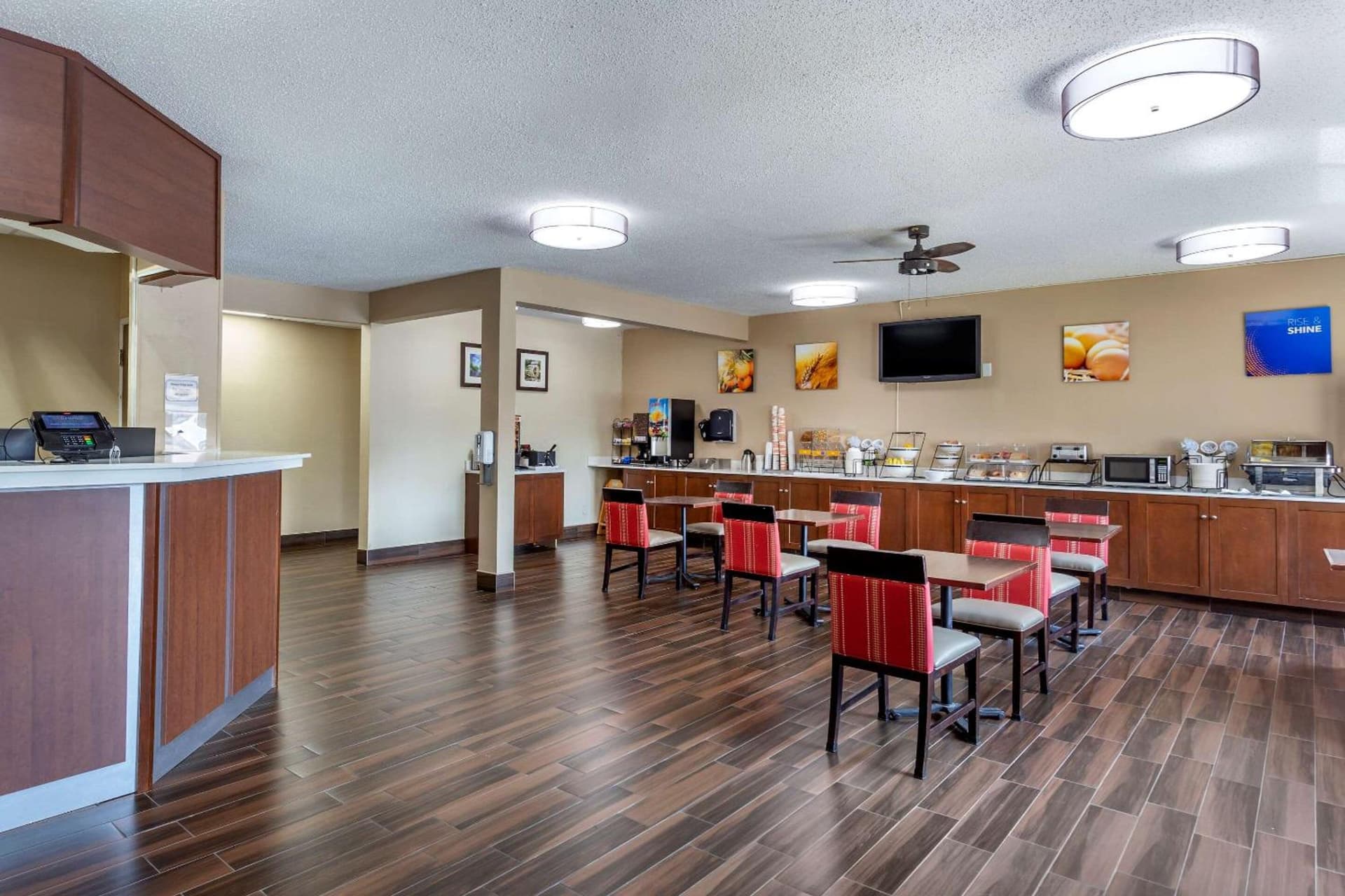 Comfort Inn Rockford near Casino District gallery photo in Rockford, IL — image 36