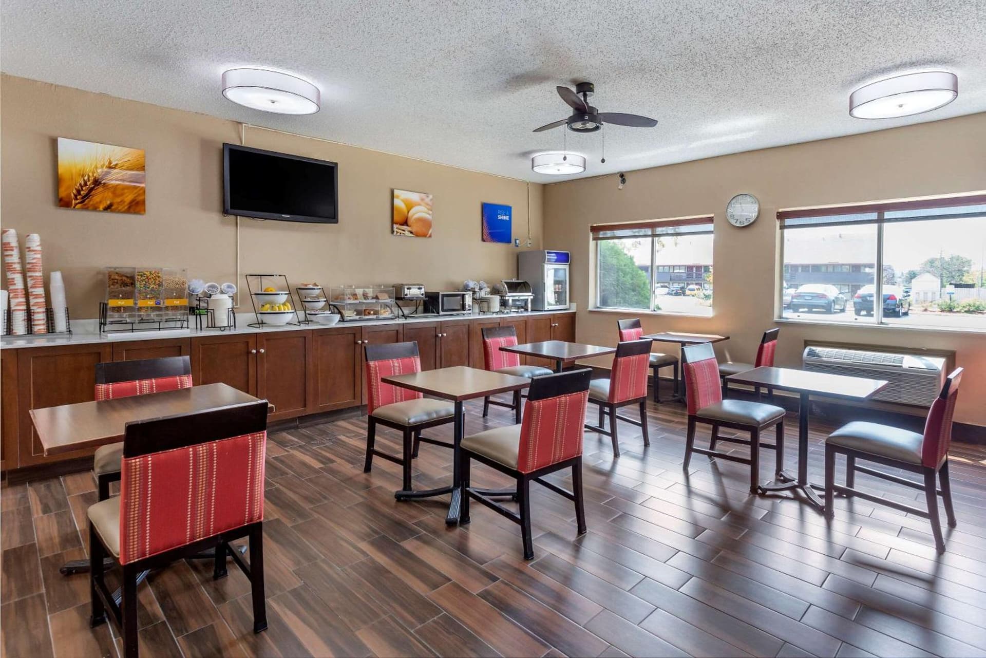 Comfort Inn Rockford near Casino District gallery photo in Rockford, IL — image 11