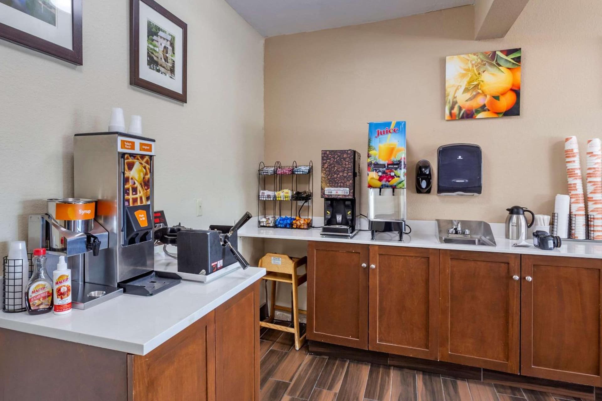 Comfort Inn Rockford near Casino District gallery photo in Rockford, IL — image 16