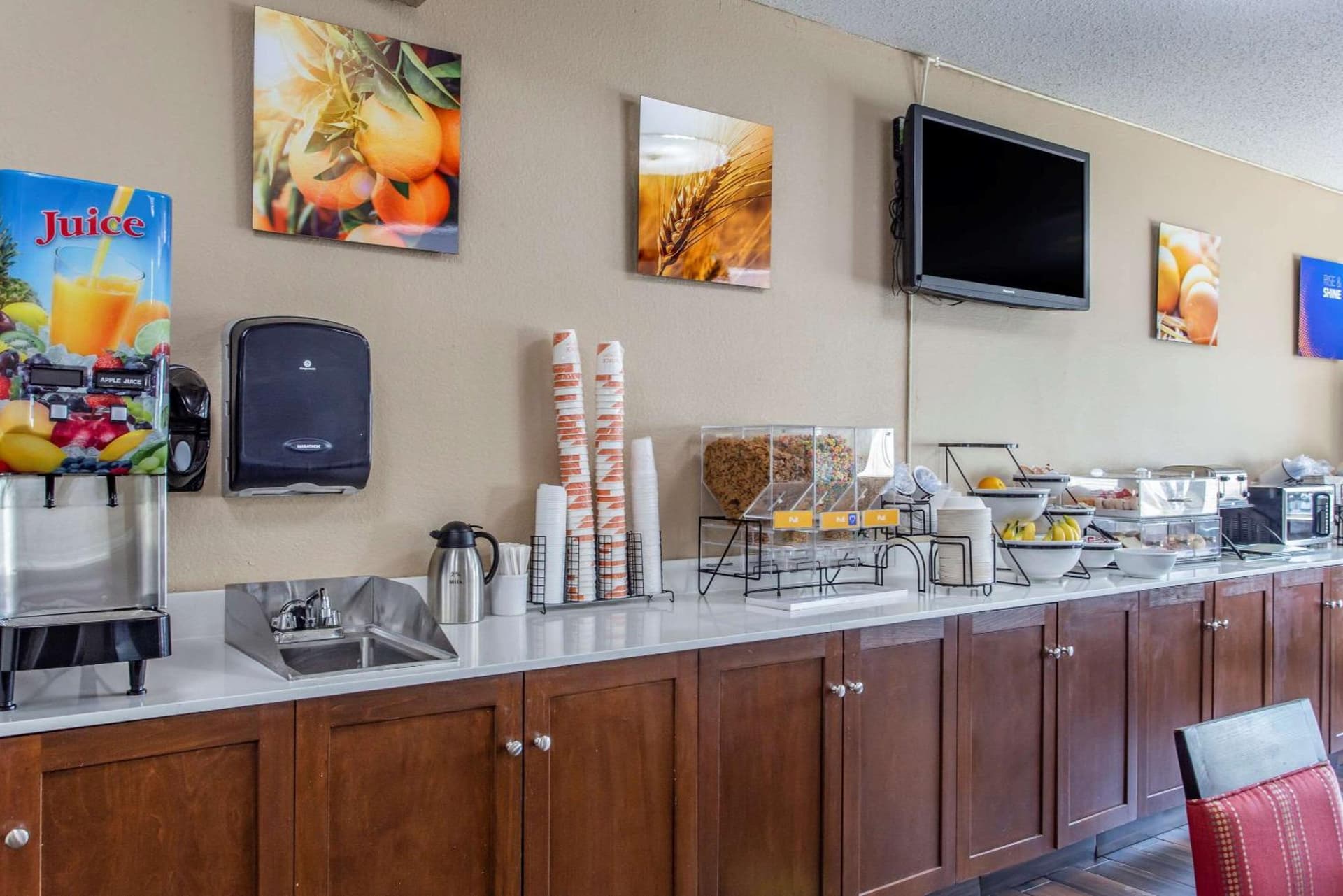 Comfort Inn Rockford near Casino District gallery photo in Rockford, IL — image 15