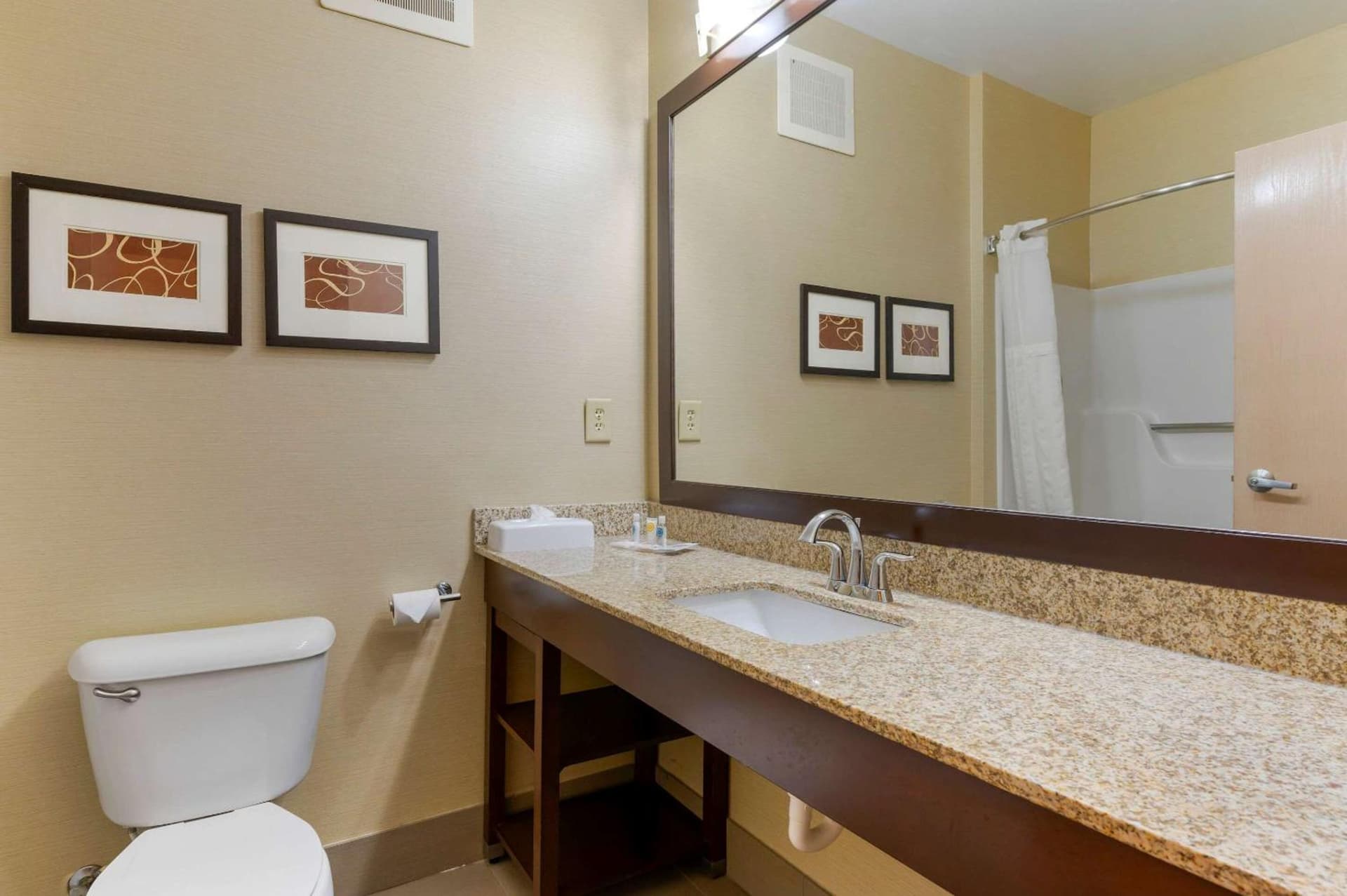 Comfort Suites Columbus Expo Center gallery photo in Columbus, OH — image 4