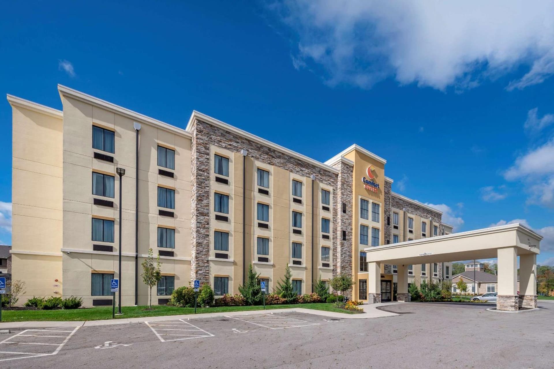 Comfort Suites Columbus Airport interior in Columbus, OH — gallery photo 2