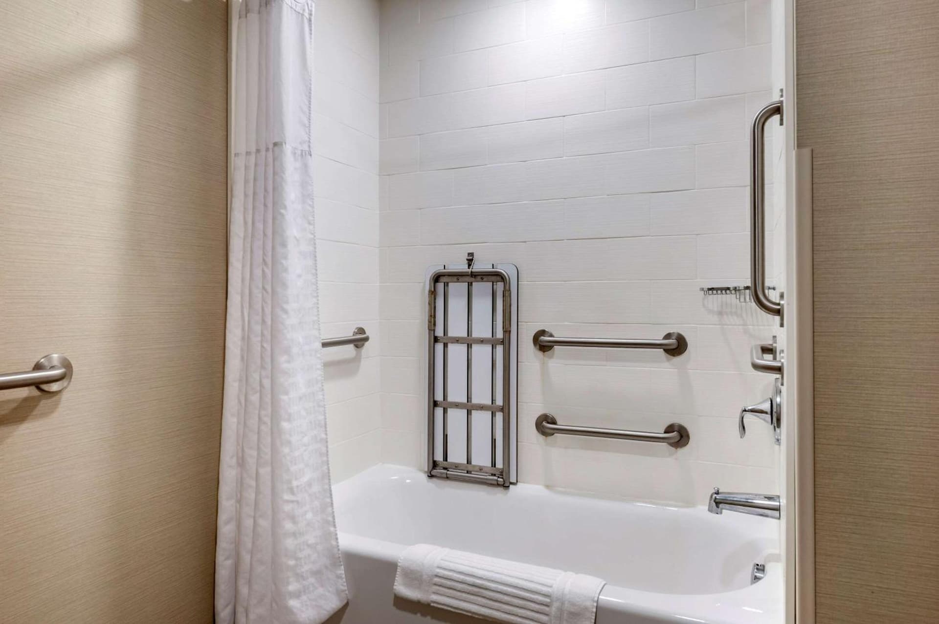 Comfort Suites Columbus Airport gallery photo in Columbus, OH — image 15