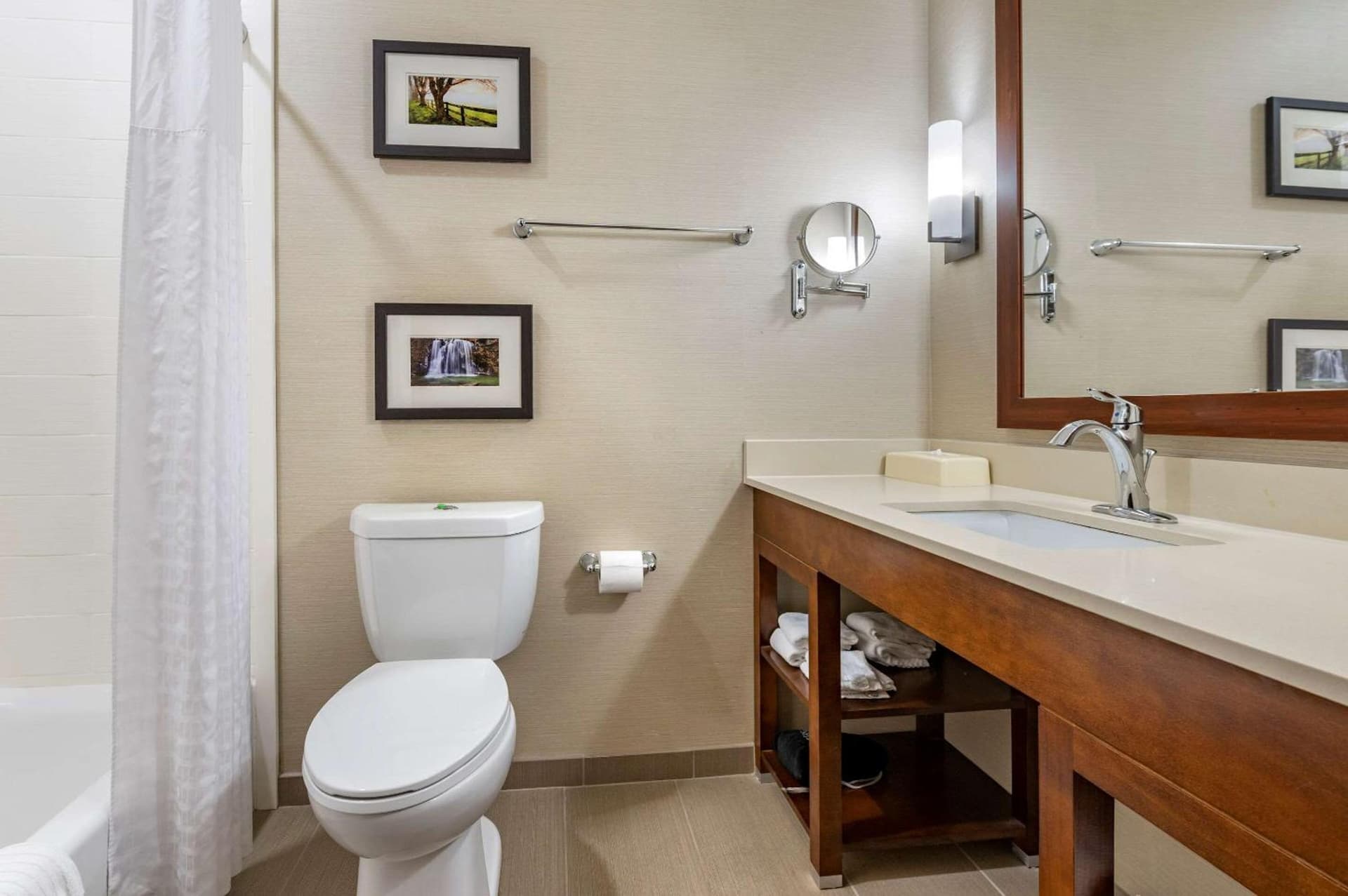 Comfort Suites Columbus Airport gallery photo in Columbus, OH — image 7
