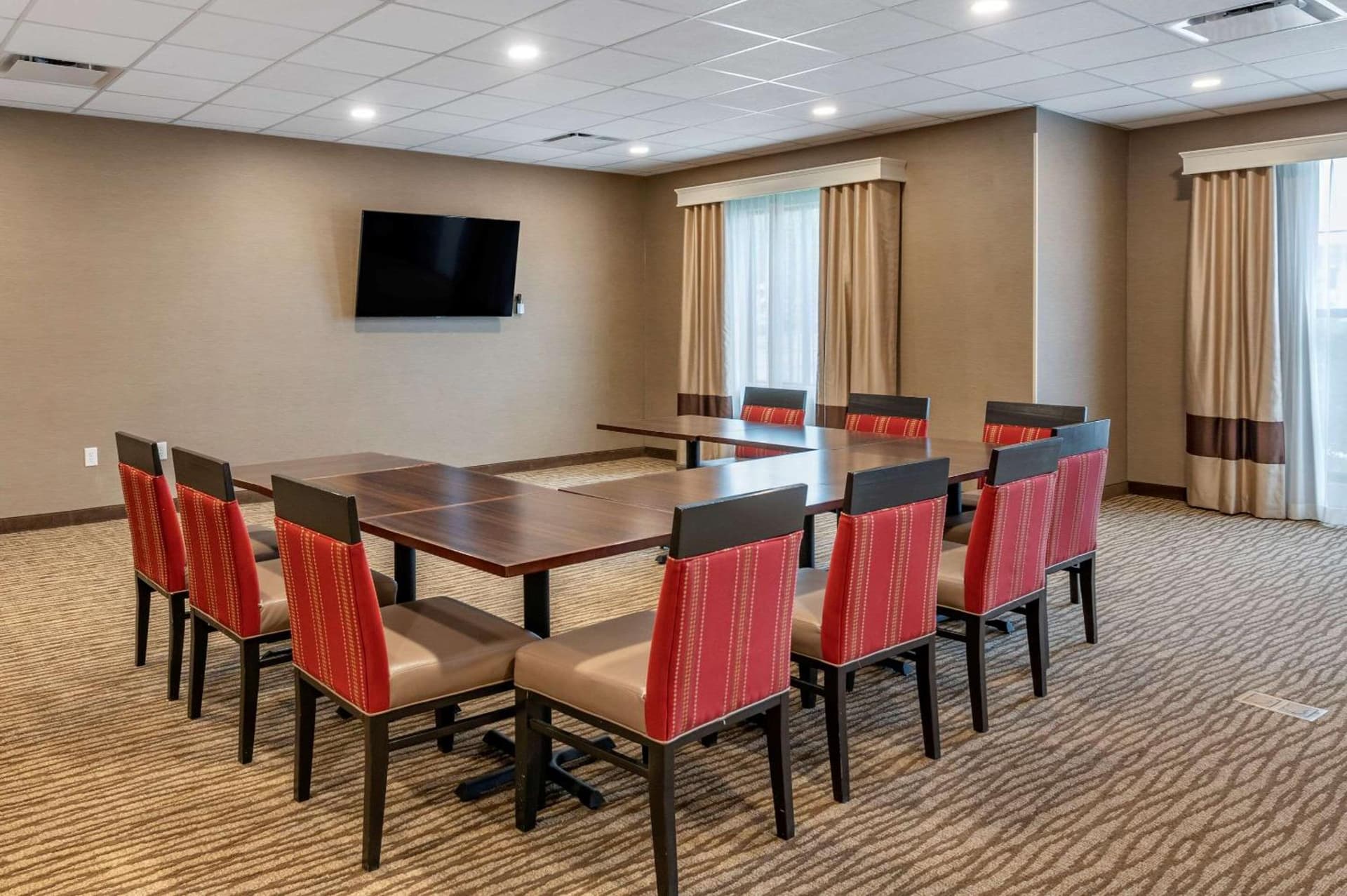 Comfort Suites Columbus Airport gallery photo in Columbus, OH — image 11