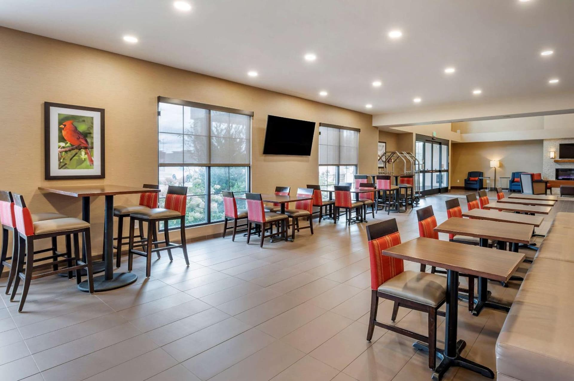Comfort Suites Columbus Airport gallery photo in Columbus, OH — image 27