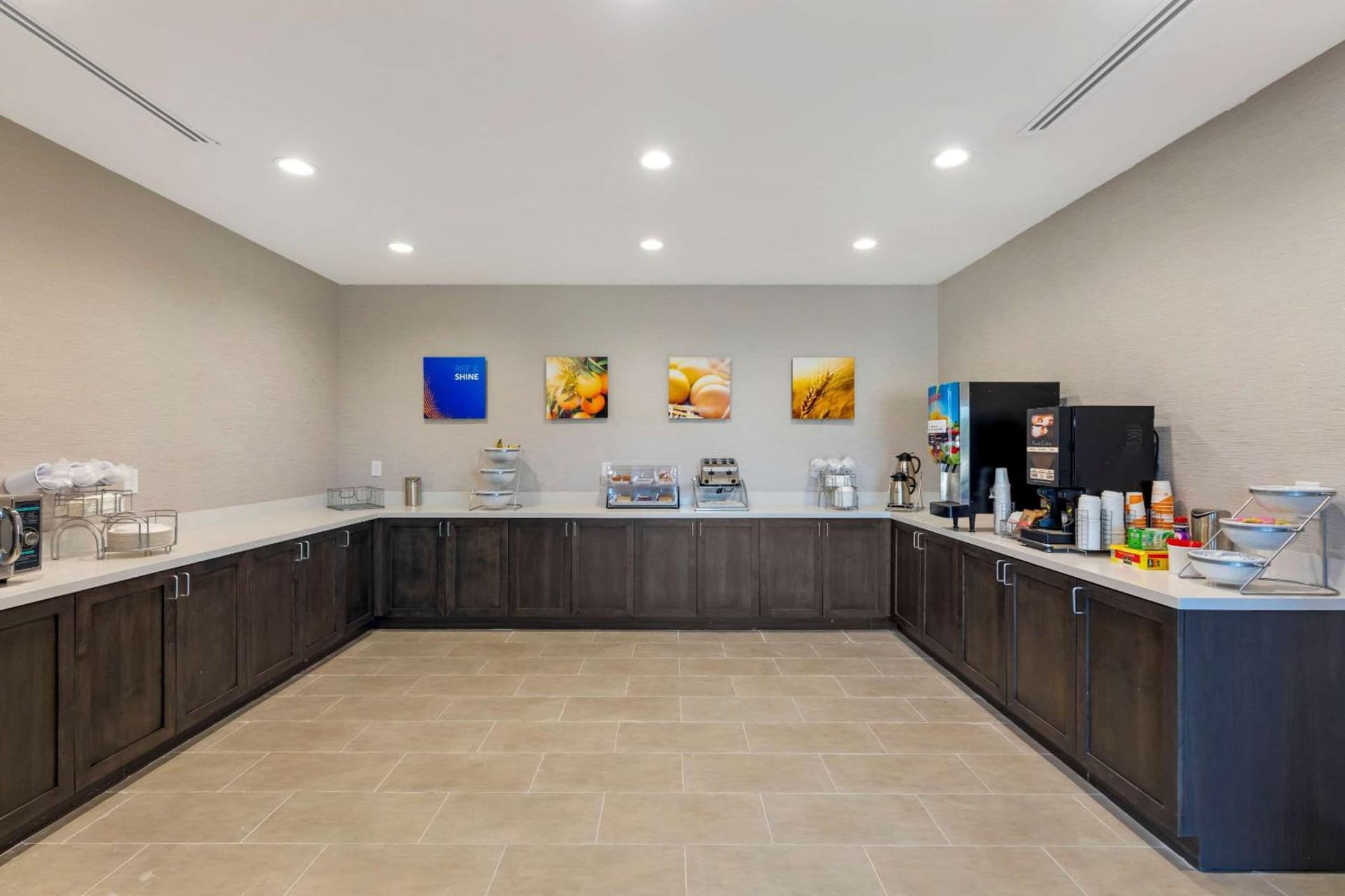 Comfort Inn & Suites Balch Springs - SE Dallas gallery photo in Balch Springs, TX — image 35