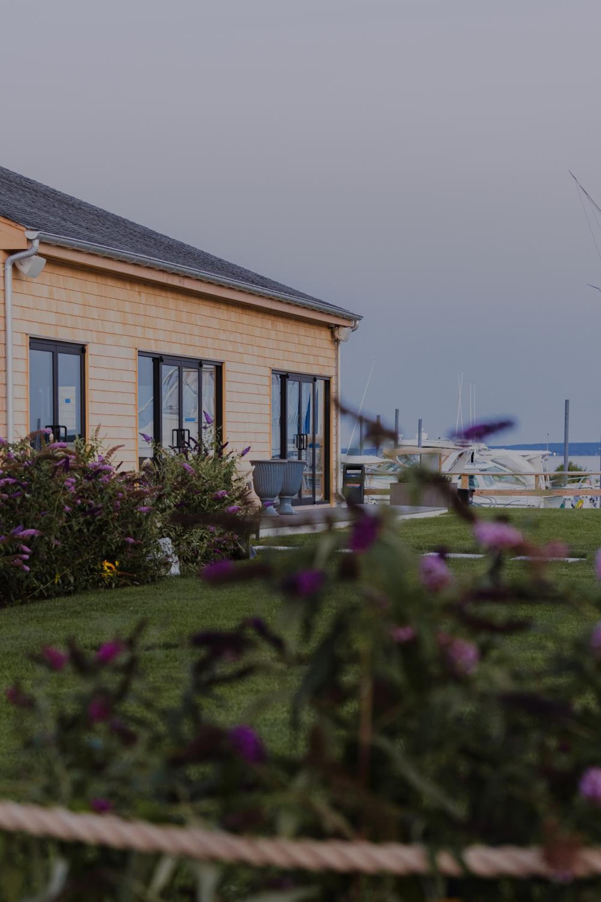The Shoals Suites & Slips featured exterior or lobby in Southold, NY — similar hotel