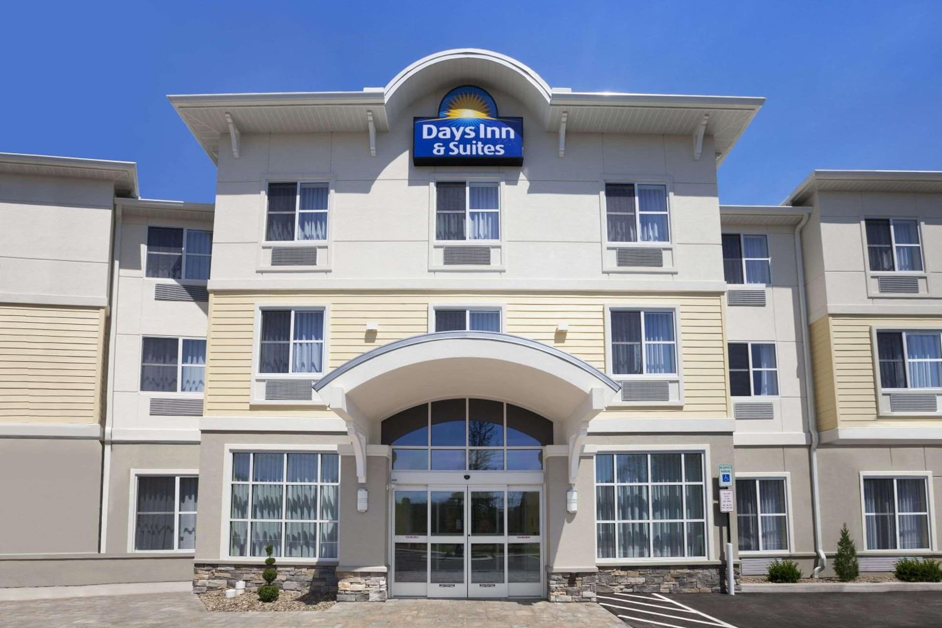 Sleep Inn & Suites Altoona North interior in Altoona, PA — gallery photo 2