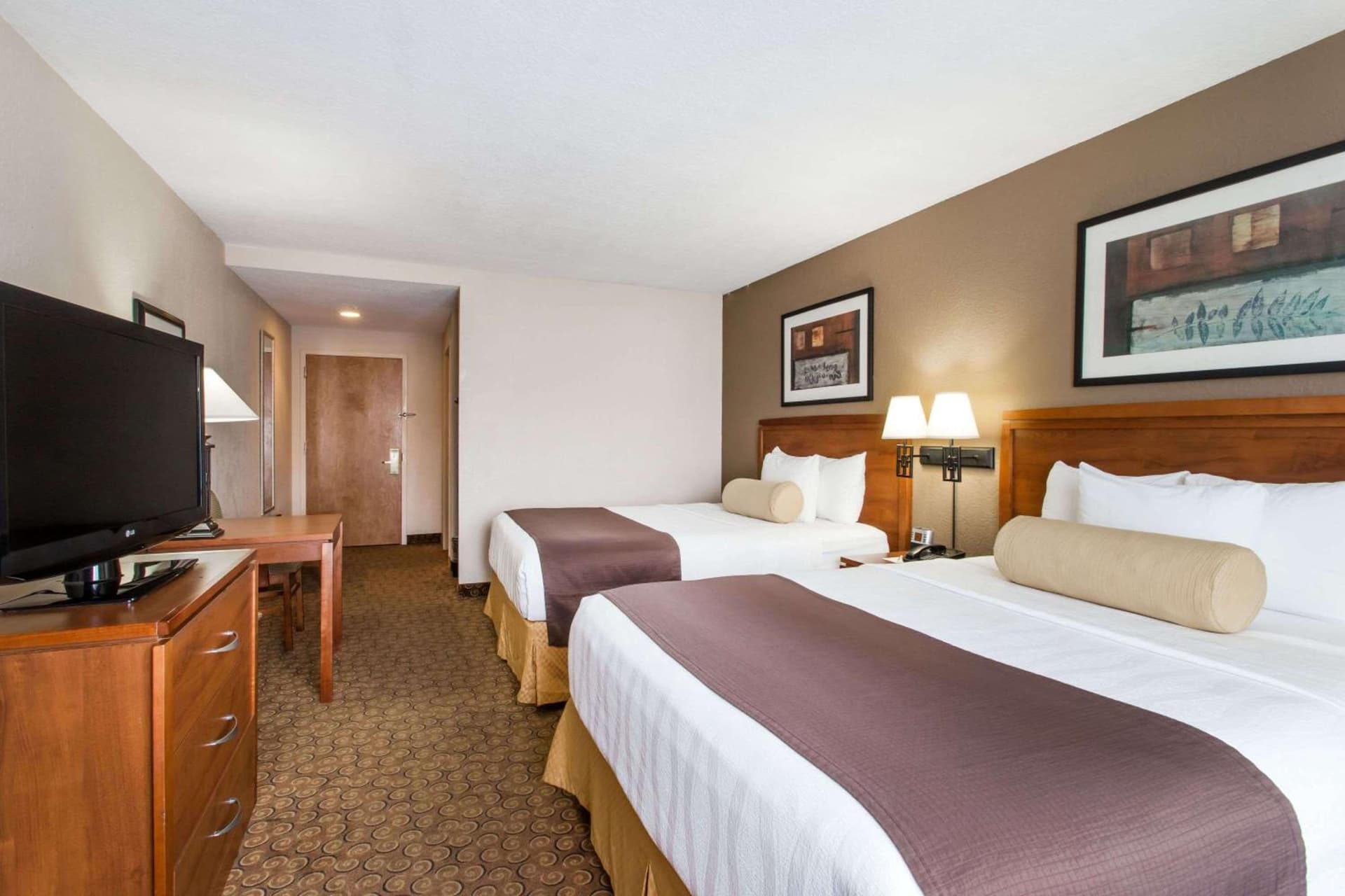 Days Inn & Suites by Wyndham Fort Pierce I-95 gallery photo in Fort Pierce, FL — image 7