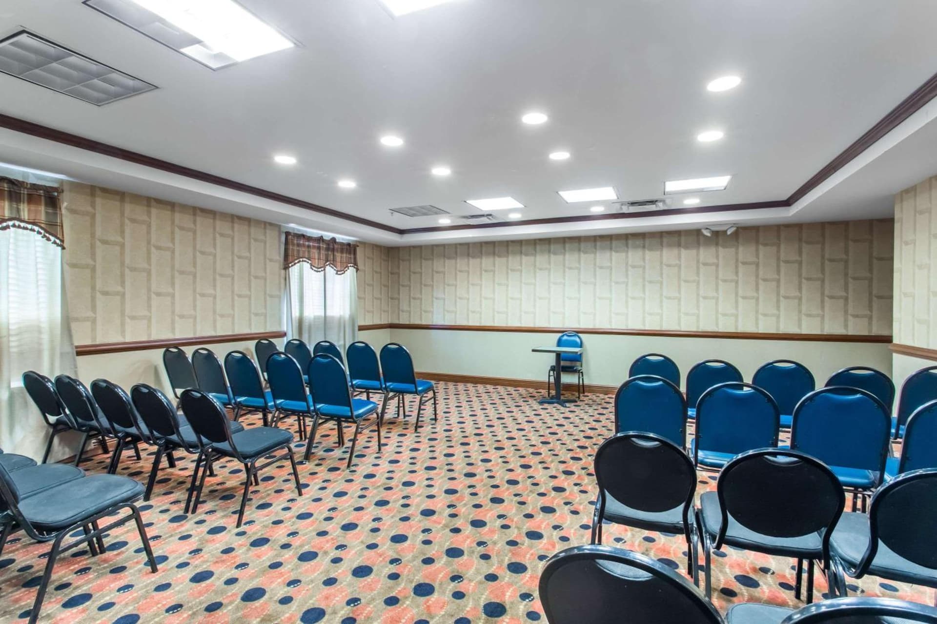 Days Inn & Suites by Wyndham Fort Pierce I-95 gallery photo in Fort Pierce, FL — image 19