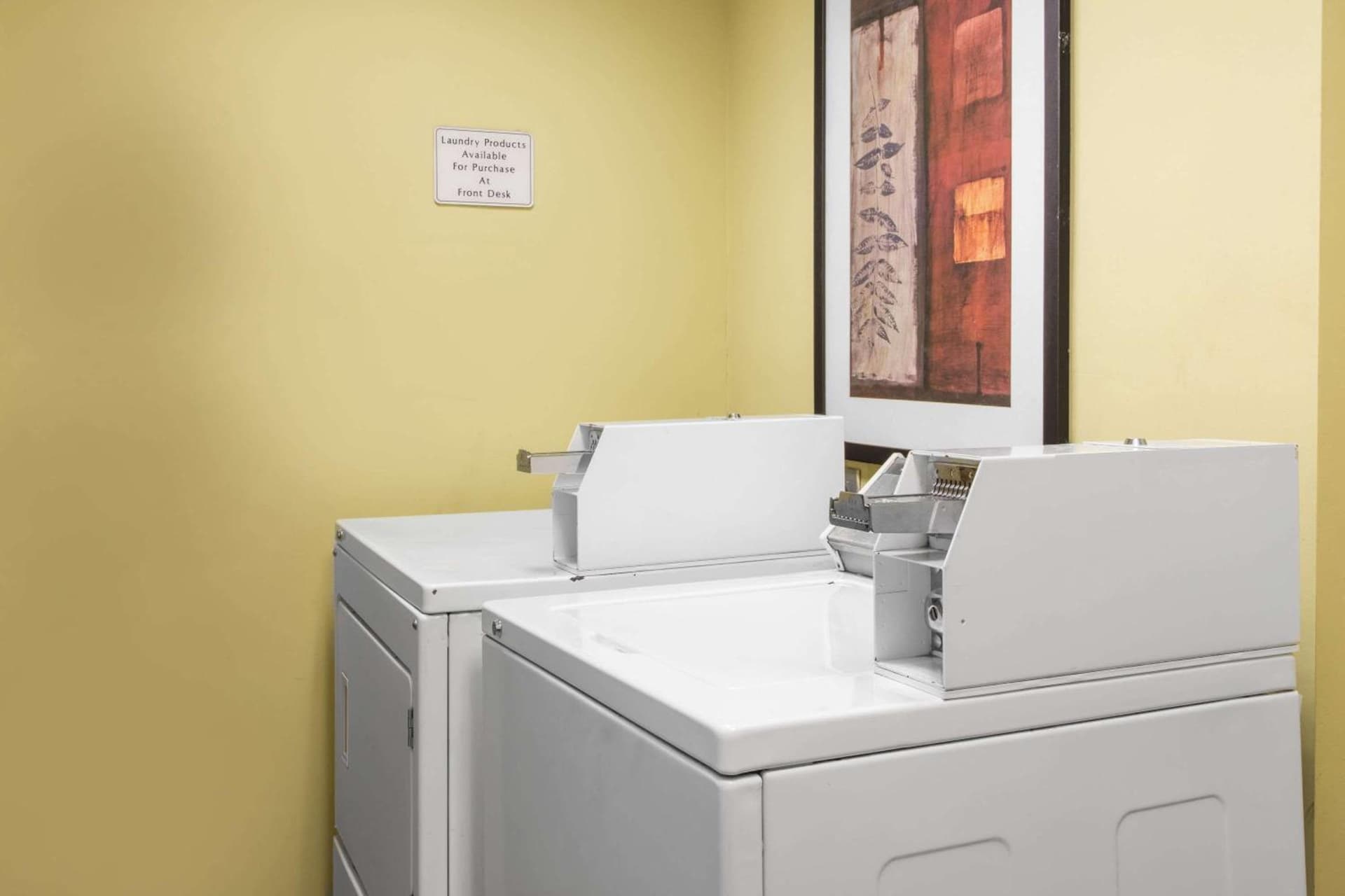 Days Inn & Suites by Wyndham Fort Pierce I-95 gallery photo in Fort Pierce, FL — image 6