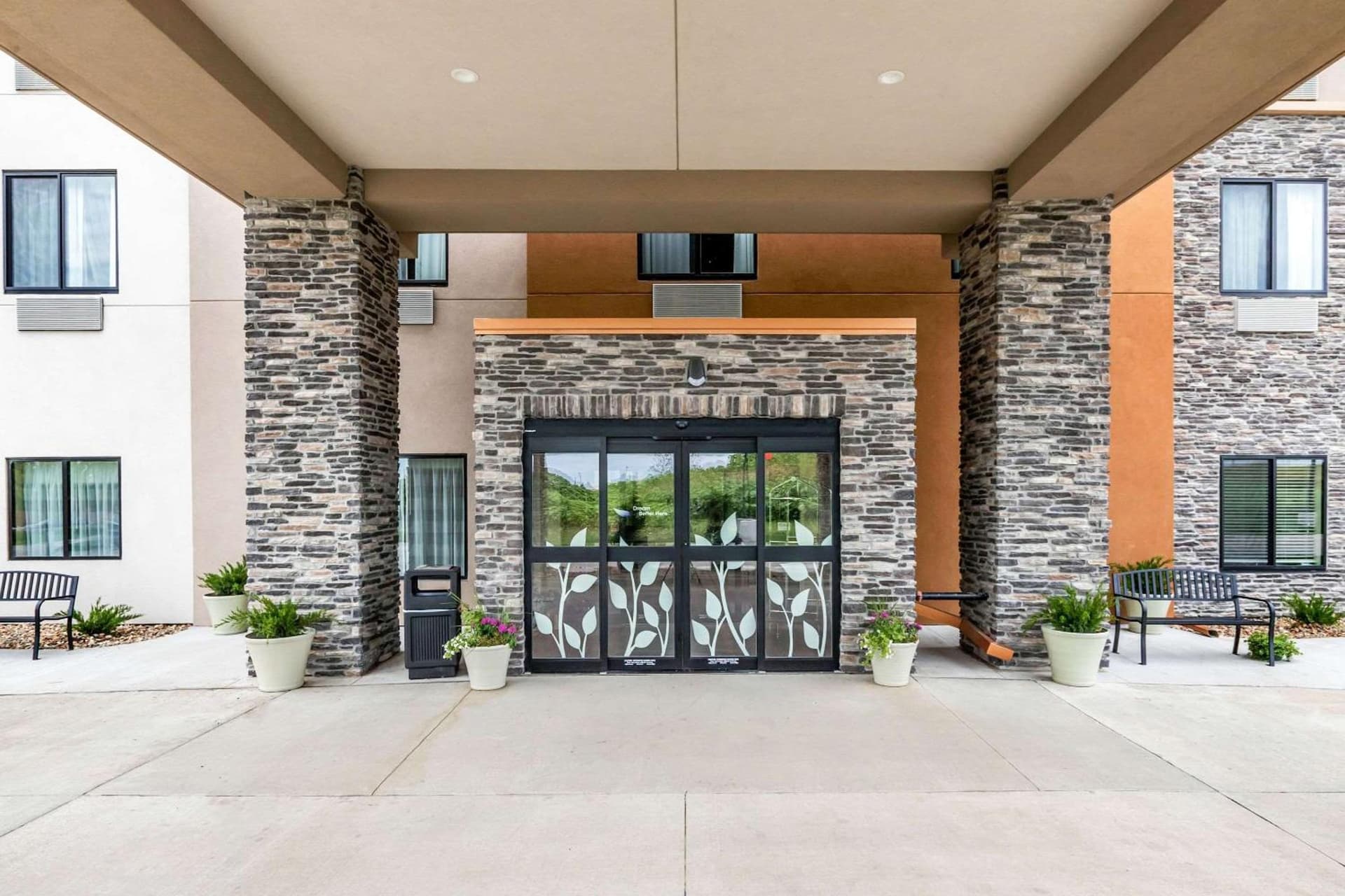Sleep Inn & Suites West Des Moines near Jordan Creek property views in West Des Moines, IA — gallery photo 3