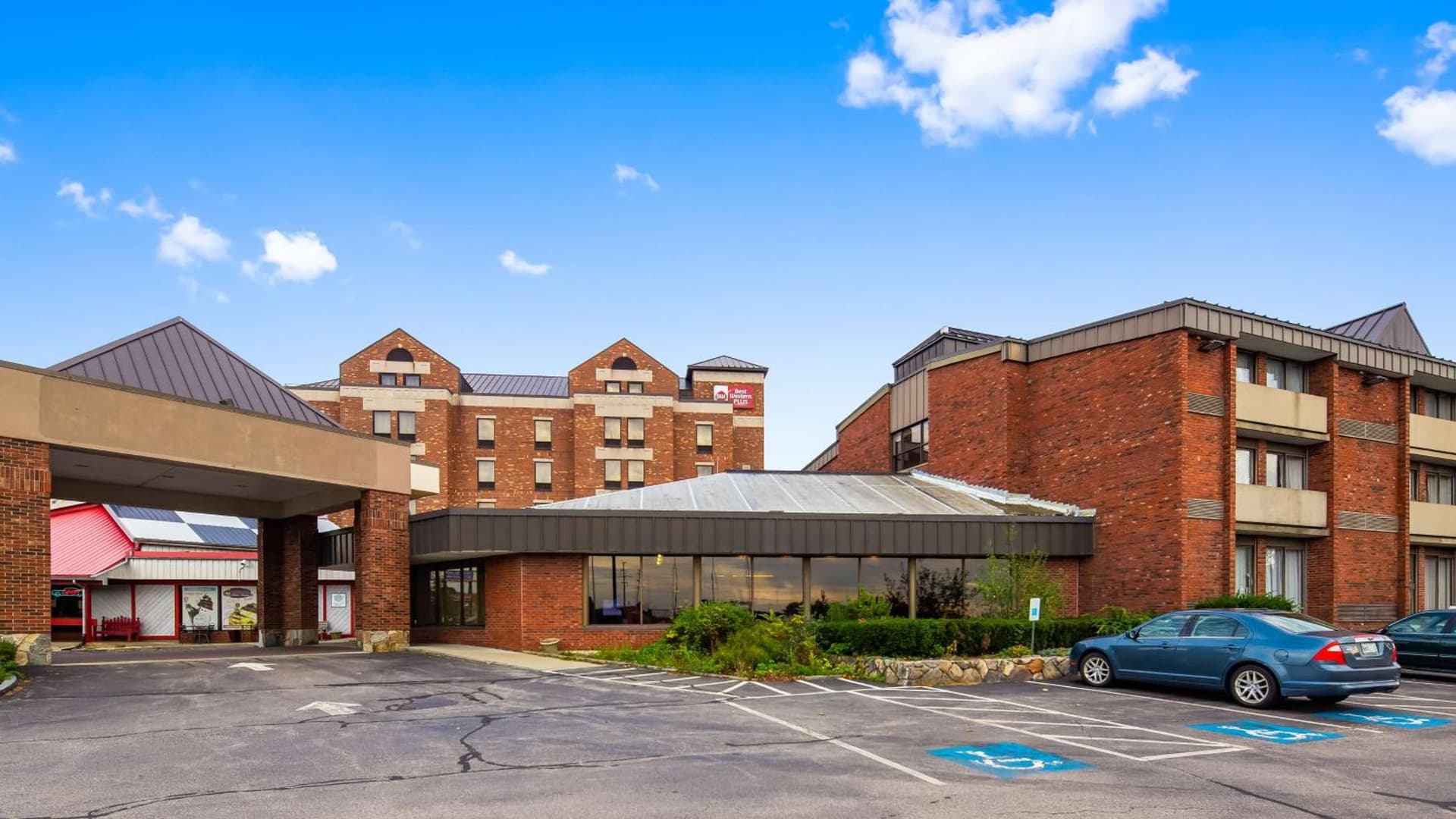 Best Western Plus Portsmouth Hotel & Suites interior in Portsmouth, NH — gallery photo 2