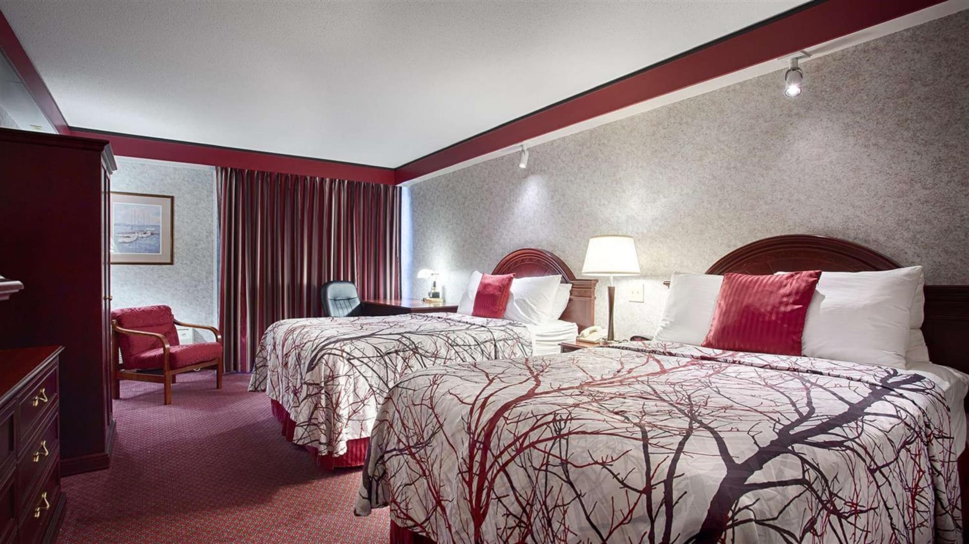 Best Western Plus Portsmouth Hotel & Suites interior in Portsmouth, NH — gallery photo 2