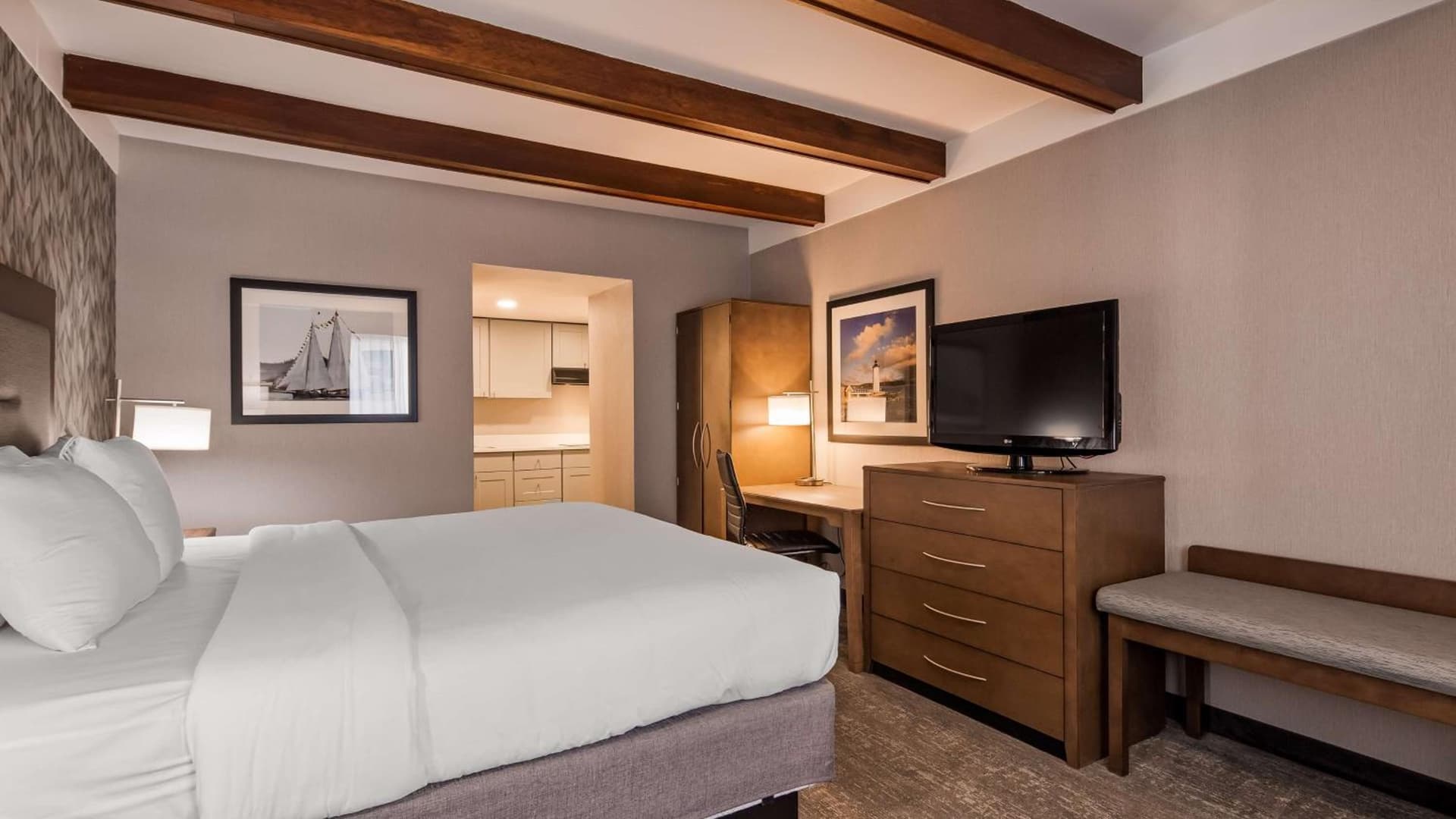 Best Western Plus Portsmouth Hotel & Suites gallery photo in Portsmouth, NH — image 11