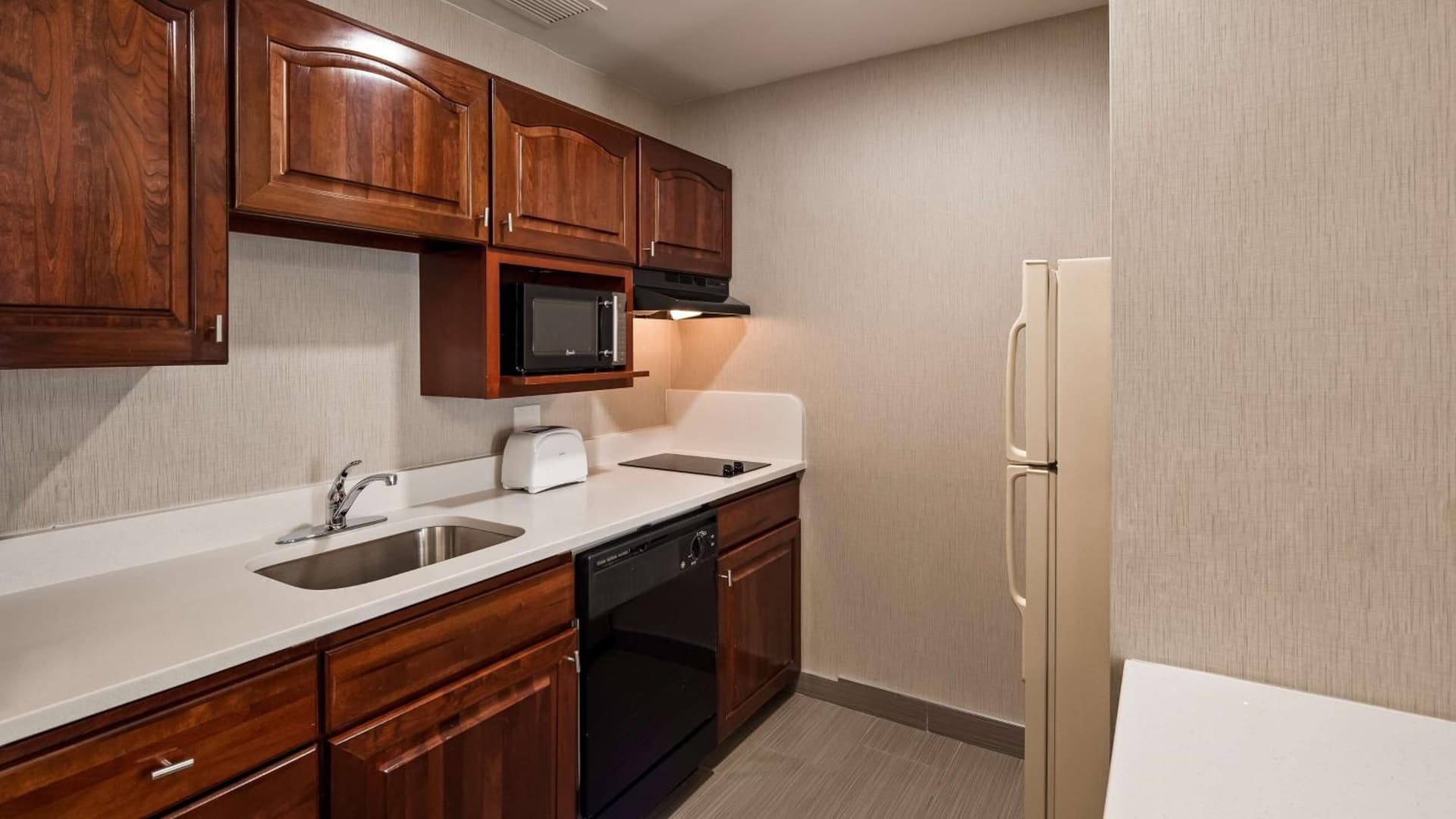 Best Western Plus Portsmouth Hotel & Suites gallery photo in Portsmouth, NH — image 54