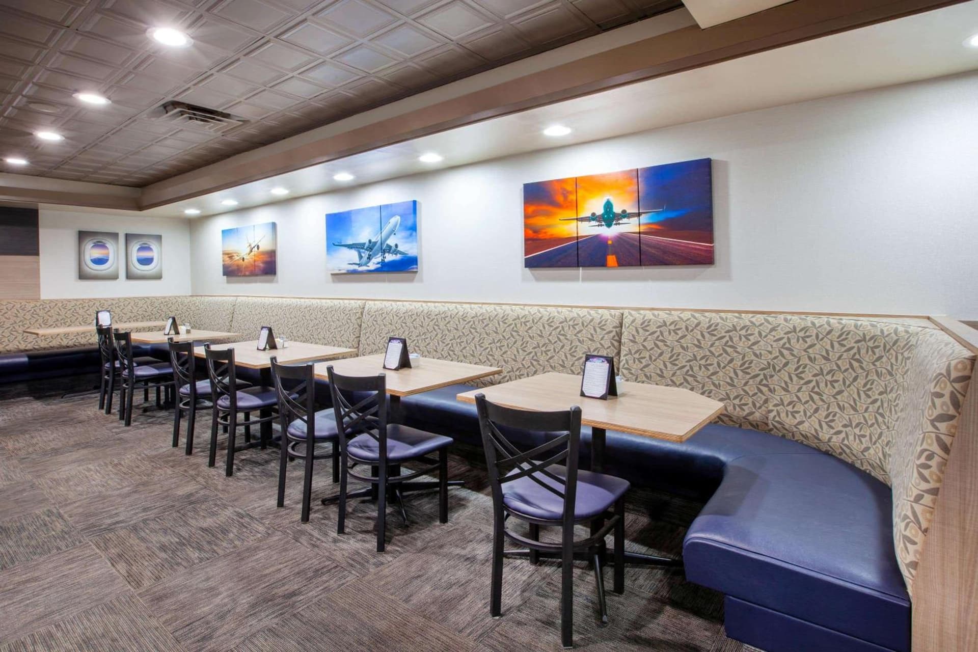 Wingate by Wyndham Detroit Metro Airport gallery photo in Romulus, MI — image 6