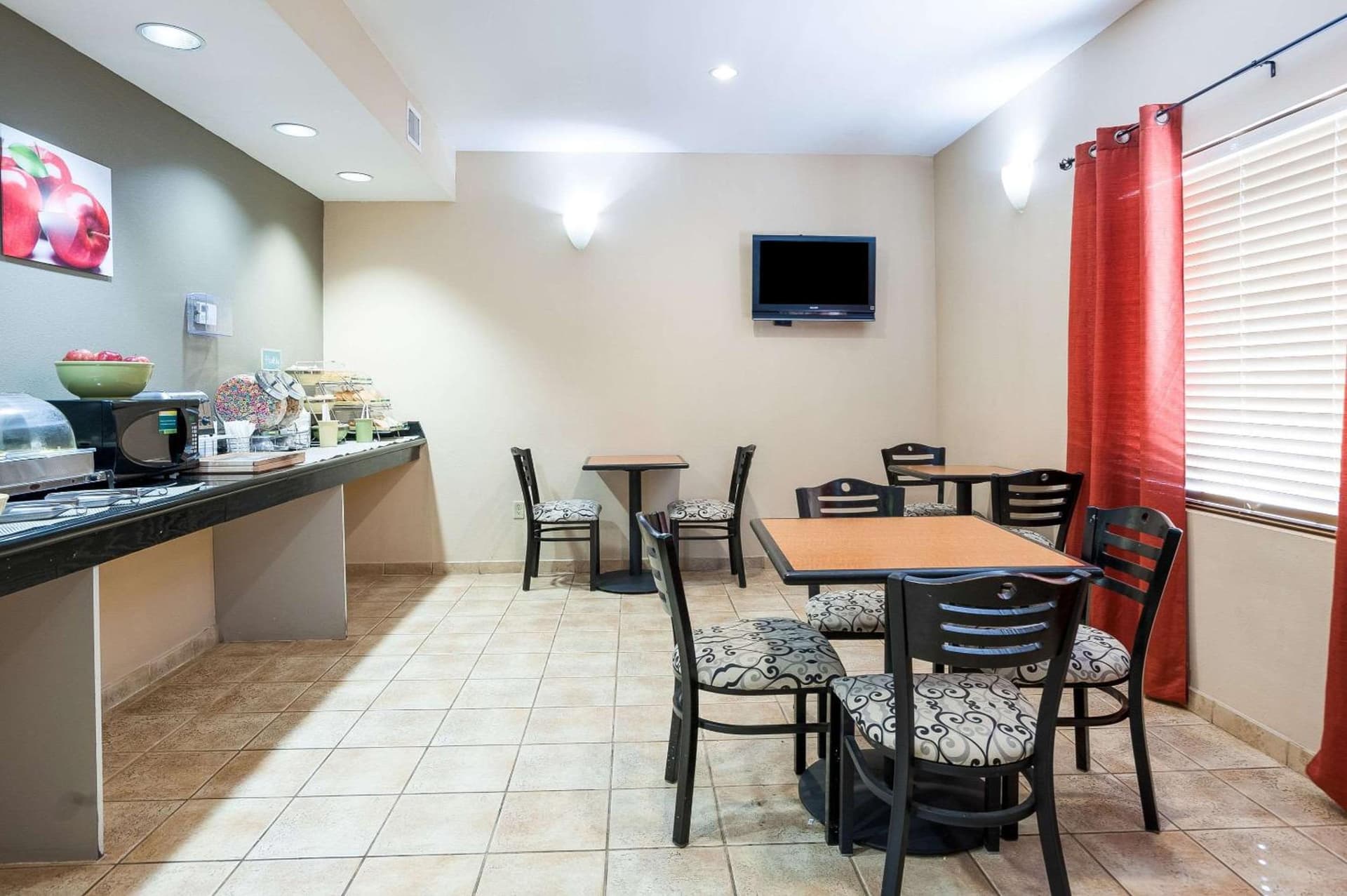 Quality Inn & Suites Lake Charles South interior in Lake Charles, LA — gallery photo 2