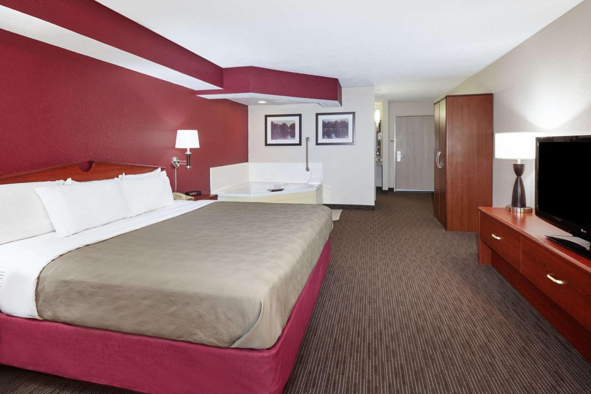 AmericInn by Wyndham Douglas/Saugatuck gallery photo in Saugatuck, MI — image 8