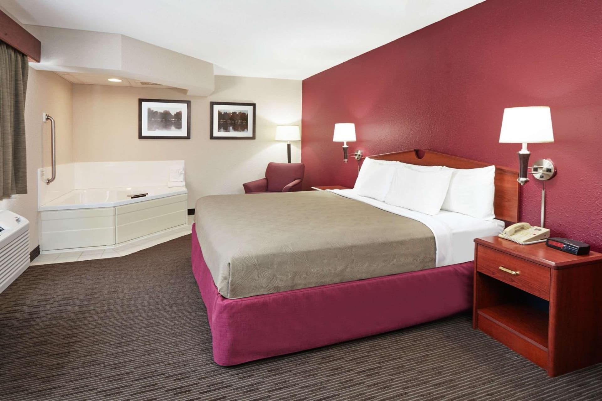 AmericInn by Wyndham Douglas/Saugatuck gallery photo in Saugatuck, MI — image 44