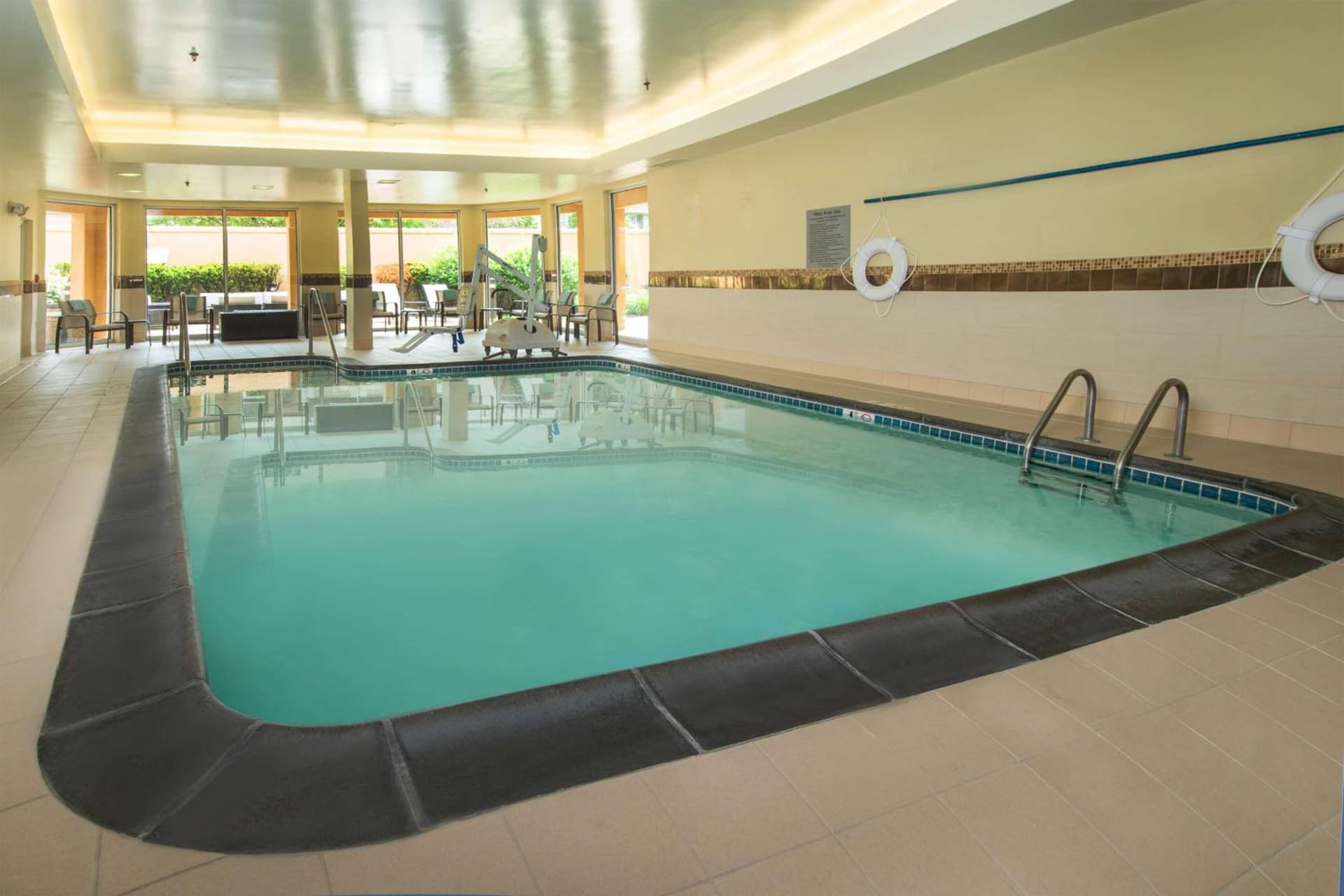 Comfort Inn & Suites Bethlehem Lehigh Valley Airport interior in Allentown, PA — gallery photo 2
