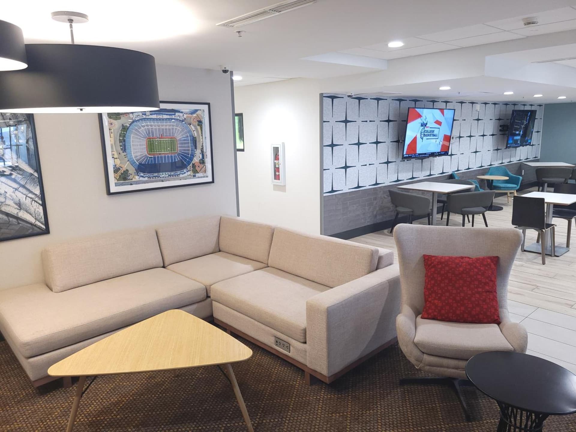 Holiday Inn Hotel & Suites Ann Arbor University of Michigan Area by IHG gallery photo in Ann Arbor, MI — image 15