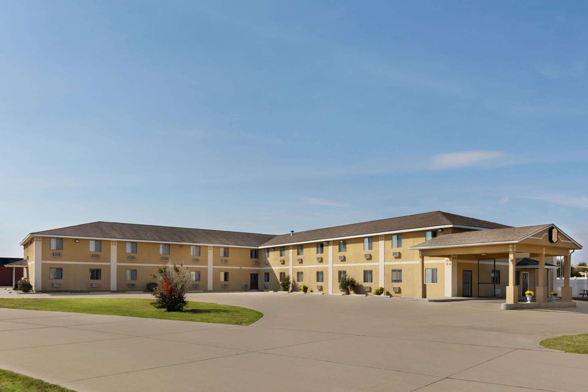 Super 8 by Wyndham Sikeston/Miner Area featured exterior or lobby in Sikeston, MO — similar hotel
