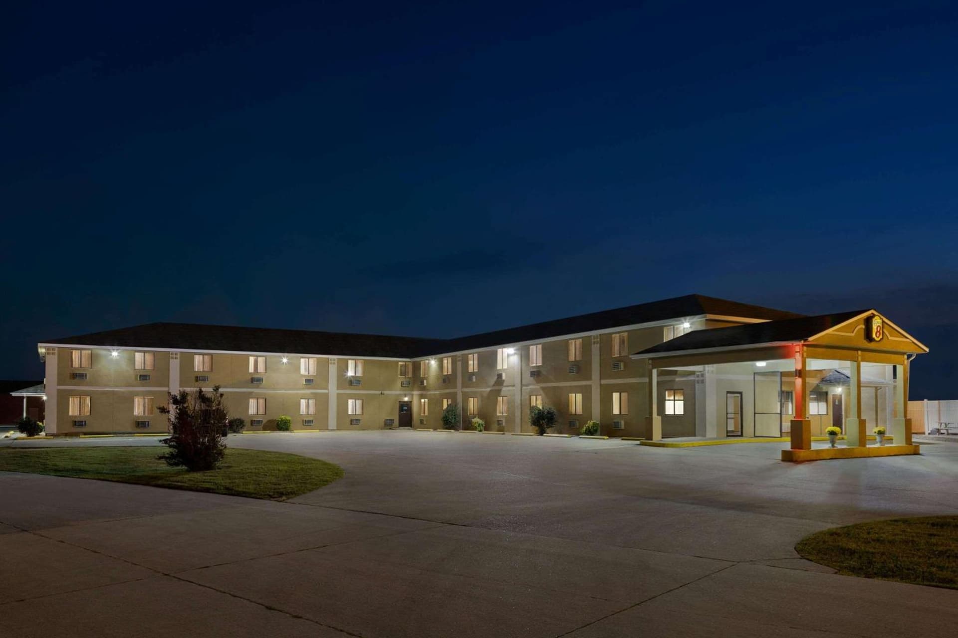 Super 8 by Wyndham Sikeston/Miner Area property views in Sikeston, MO — gallery photo 3