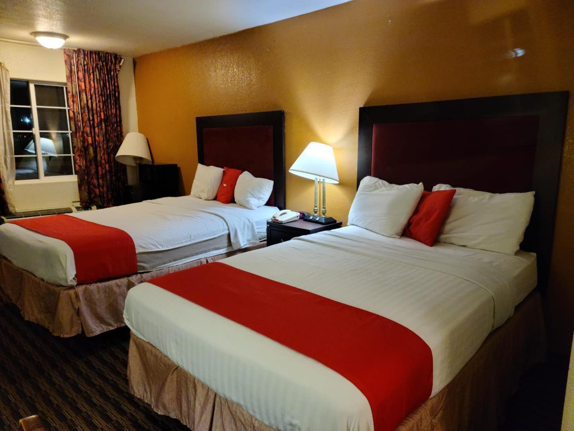 Budget host inn interior in Salina, KS — gallery photo 2