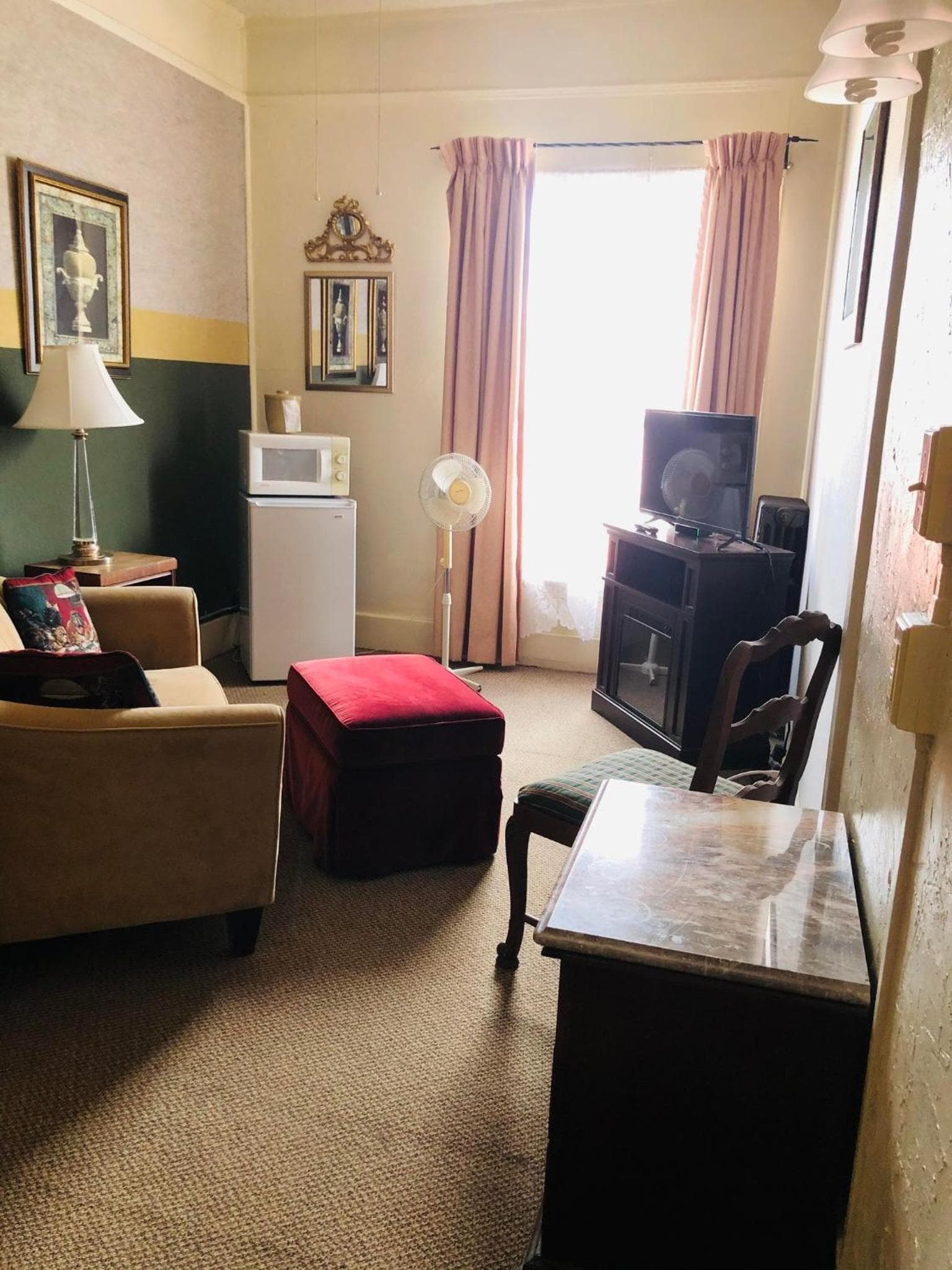 Historic Palace Hotel interior in Silver City, NM — gallery photo 2