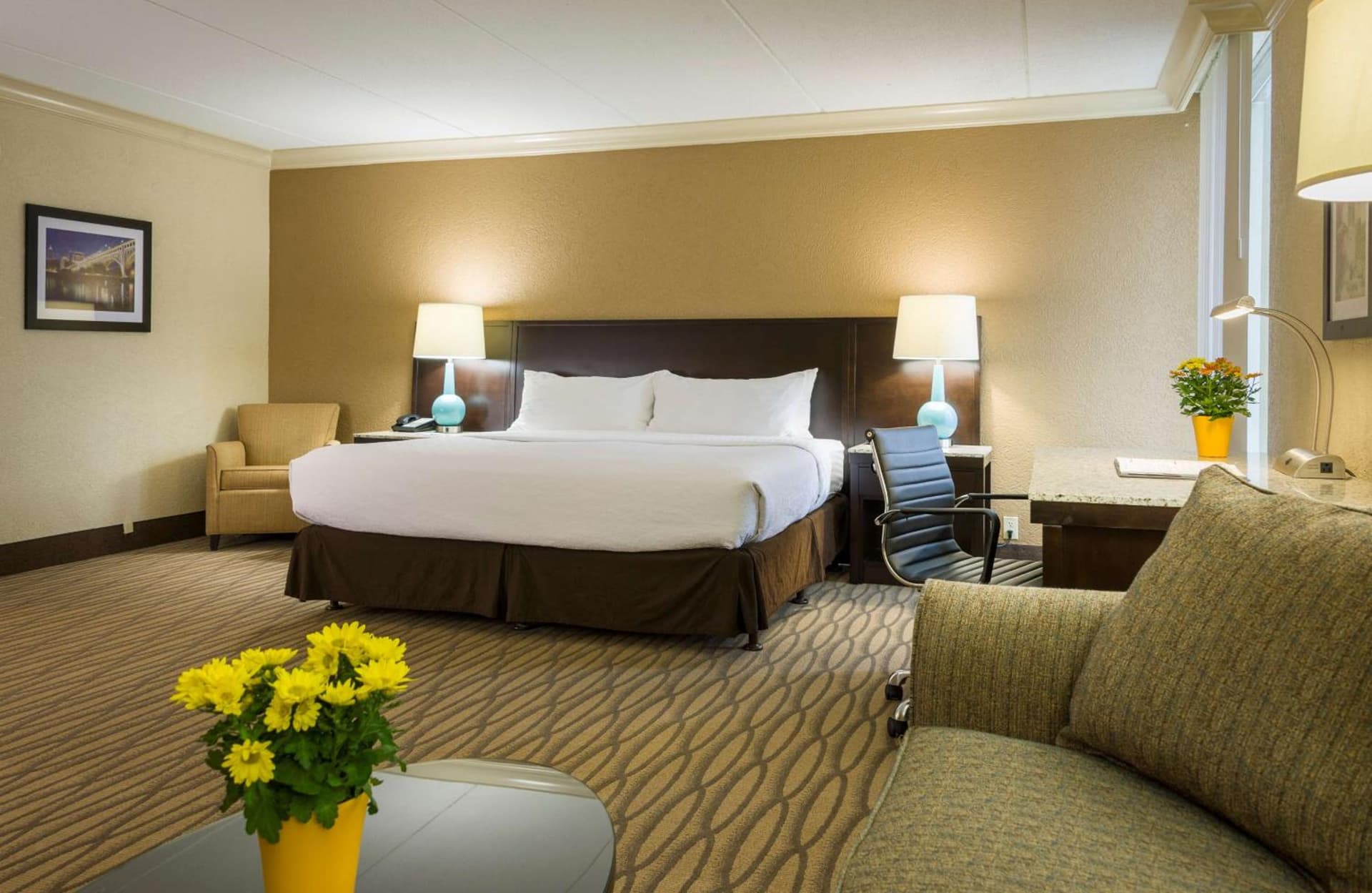 Best Western Plus Strongsville Cleveland interior in Strongsville, OH — gallery photo 2