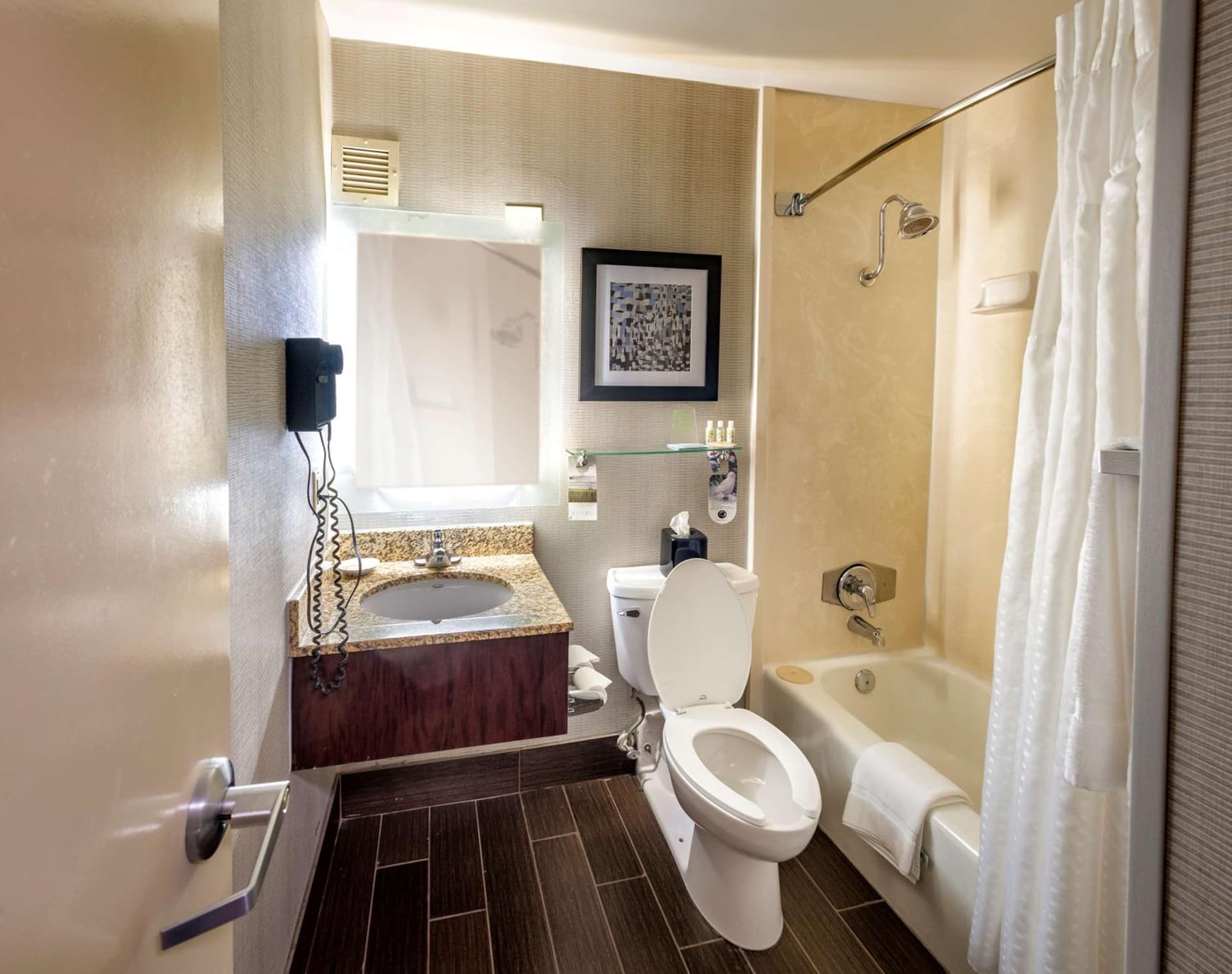 Best Western Plus Strongsville Cleveland gallery photo in Strongsville, OH — image 9