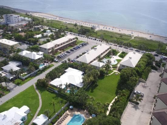 Dover House timeshare interior in Delray Beach, FL — gallery photo 2