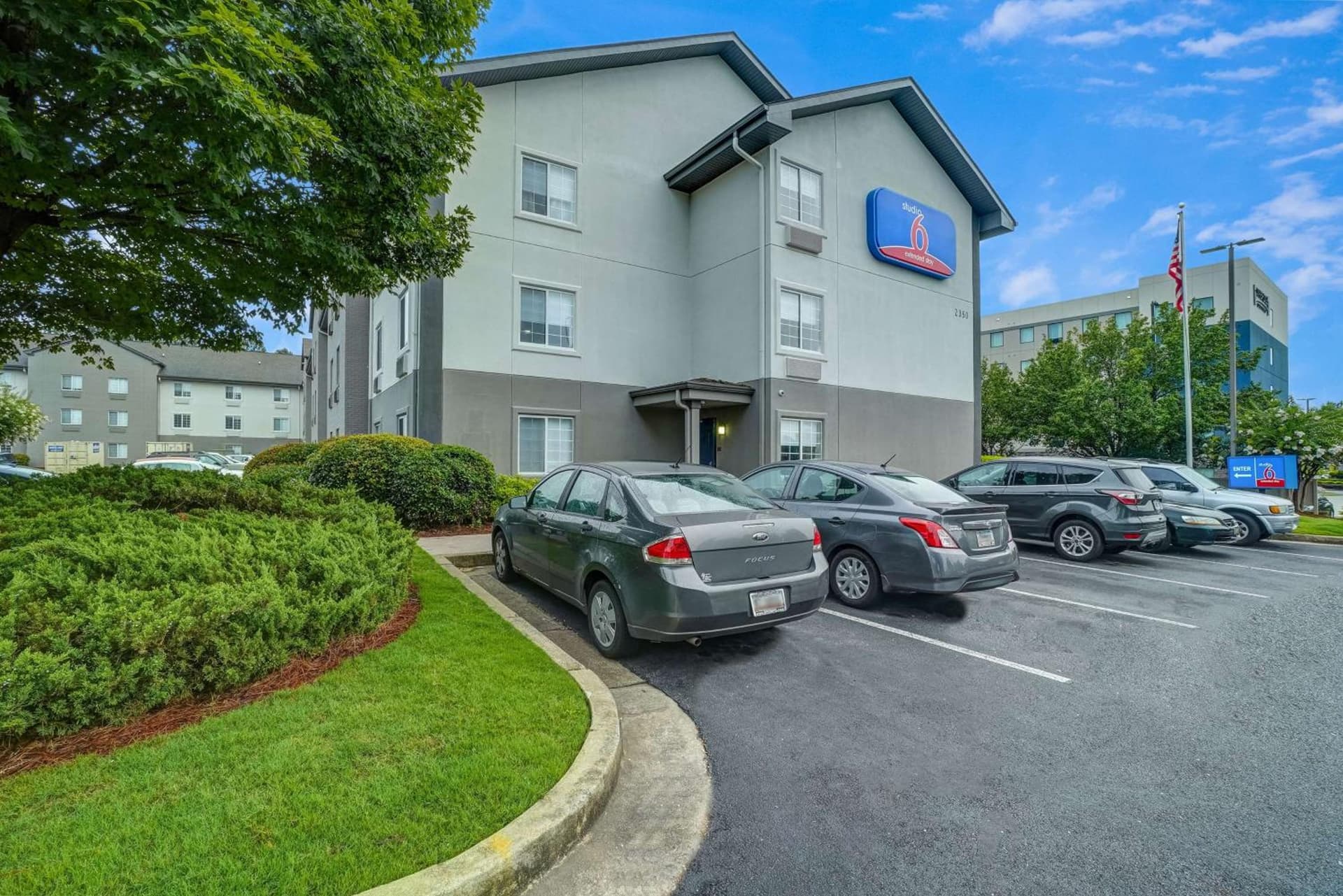 Studio 6 Duluth GA Near Gas South District interior in Duluth, GA — gallery photo 2