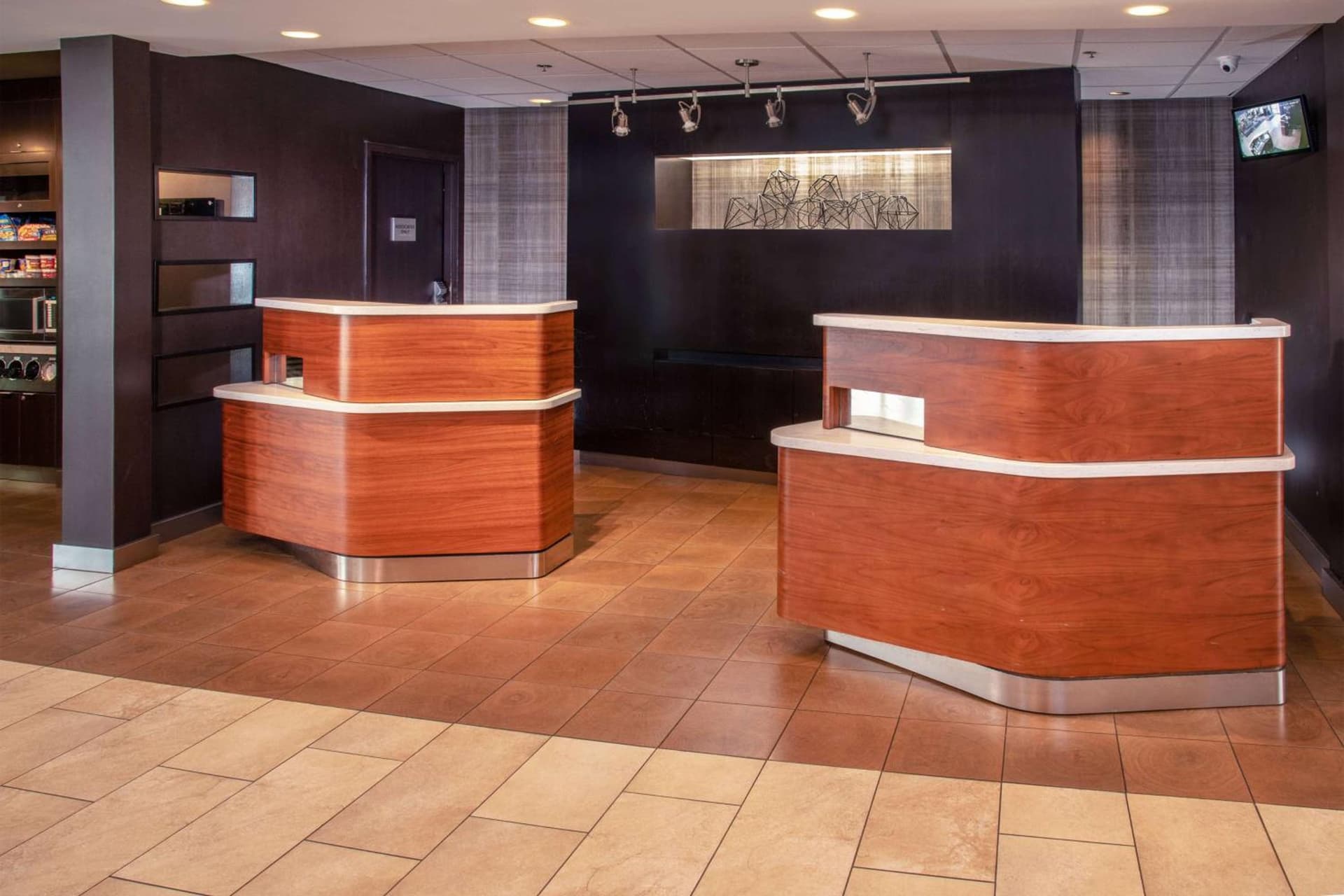 Sonesta Select Newark Christiana Mall interior in Newark, DE — gallery photo 2